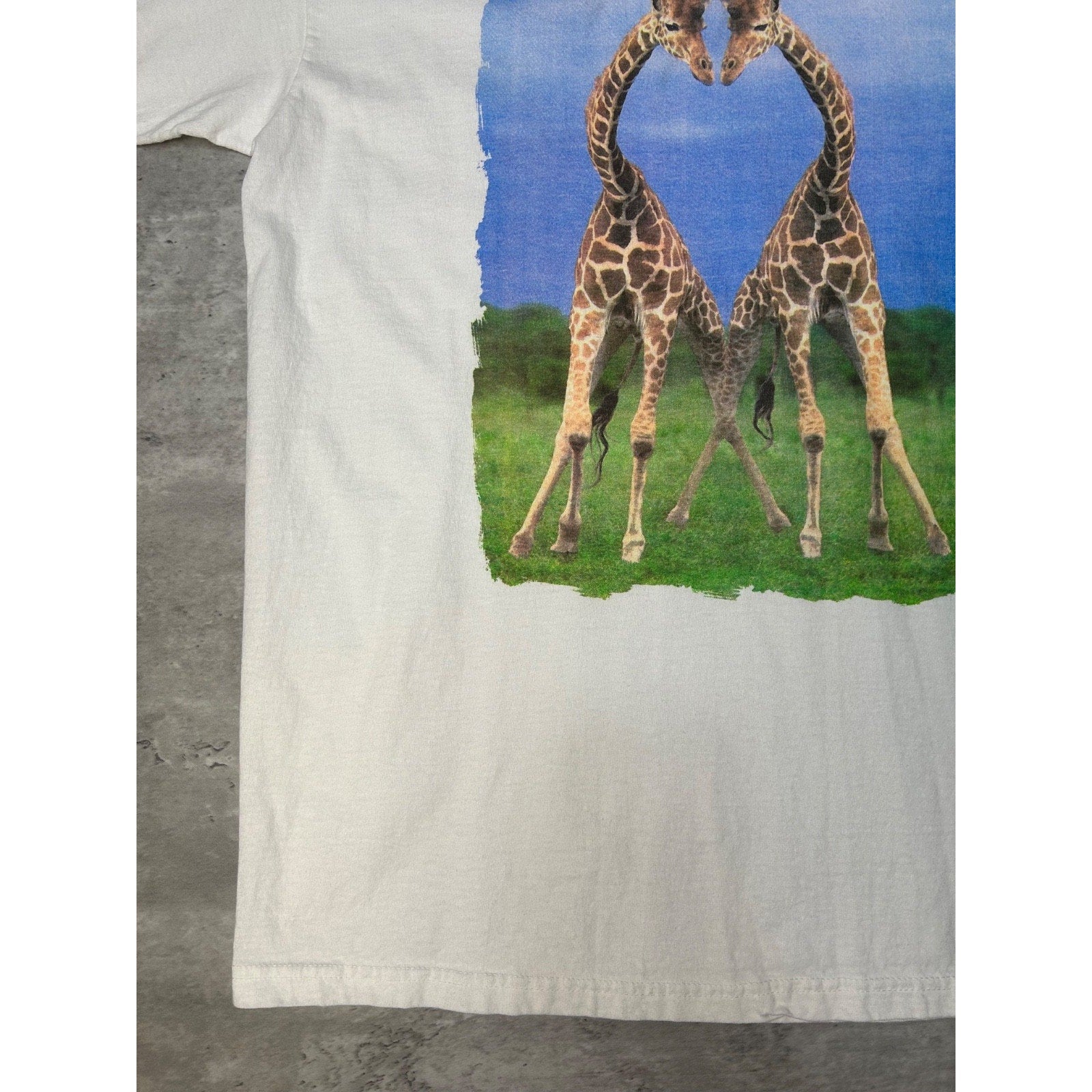 Vintage 90s Giraffe Nature Animal Wildlife White Graphic T-Shirt Size Large