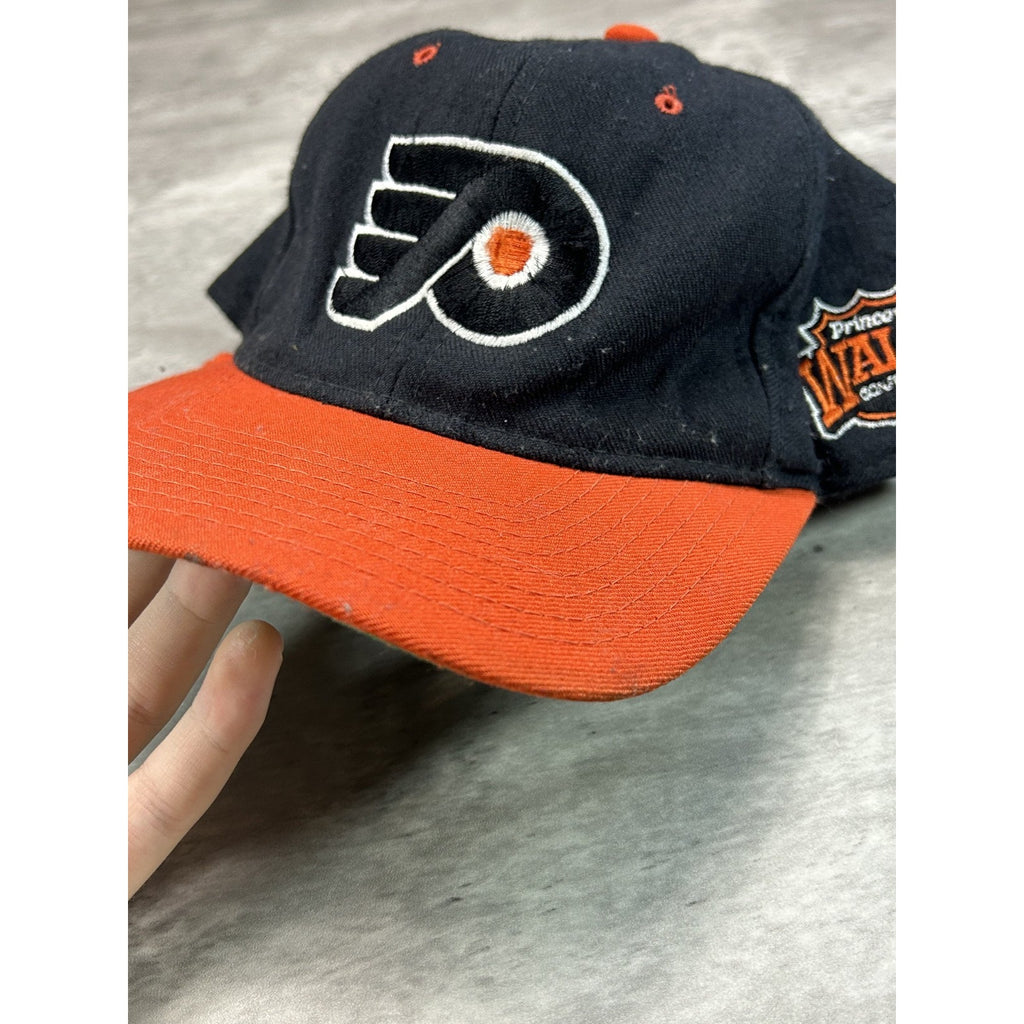 Vintage 90s Philadelphia Flyers NHL Embroidered Logo Hockey Fitted Hat Size 7
