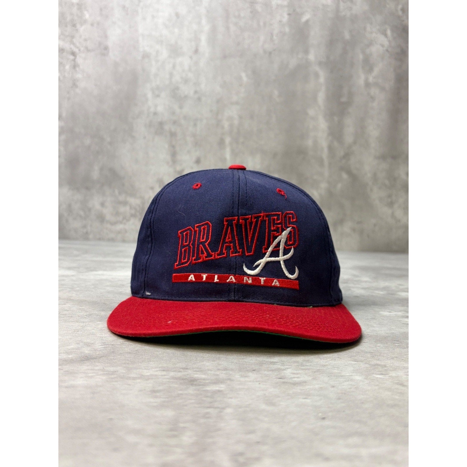 Vintage 90s Atlanta Braves MLB Embroidered Spellout Snapback Hat OSFA