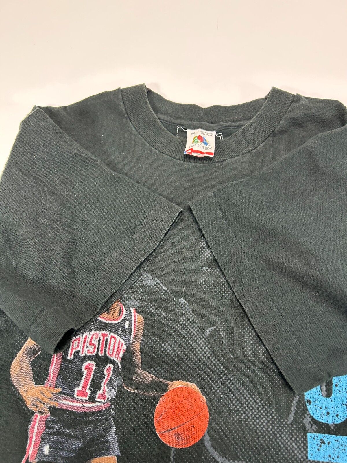 Vintage 90s Isiah Thomas Detroit Pistons NBA Player Graphic T-Shirt Size Medium