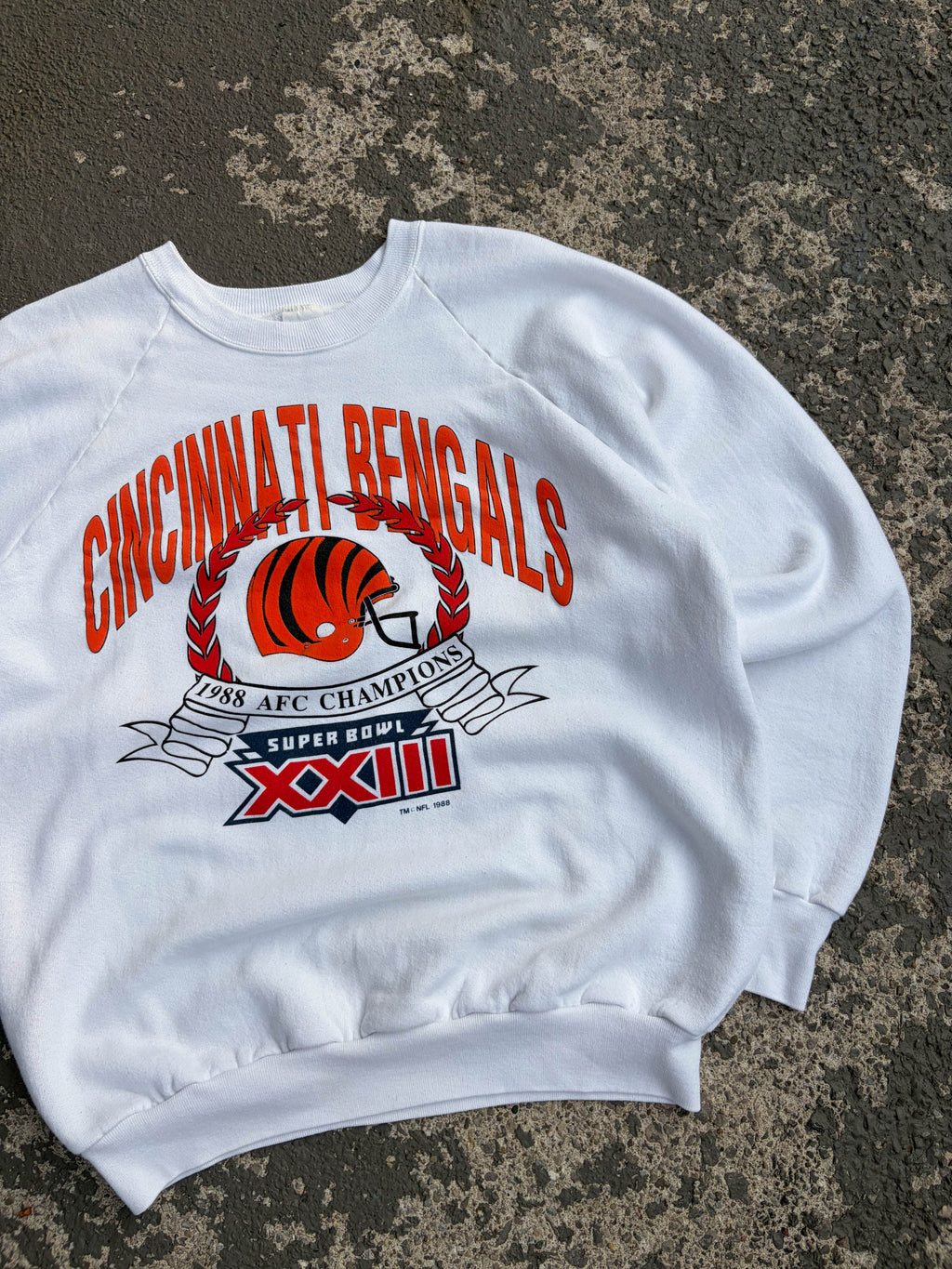 Vintage 1988 Cincinnati Bengals NFL Helmet Graphic Football Sweatshirt Size XL
