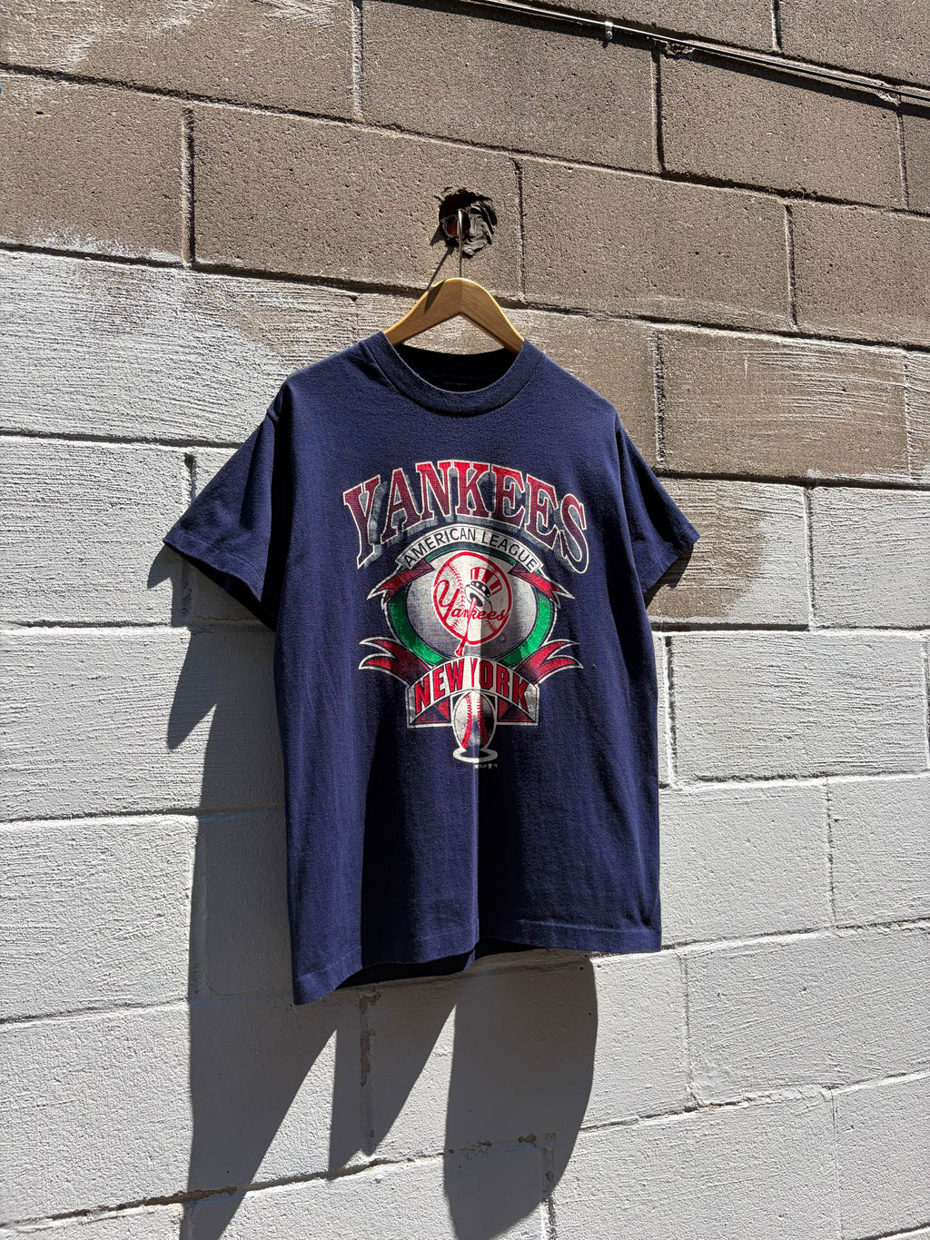 Vintage 1992 New York Yankees MLB Arc Spellout Graphic T-Shirt Size Medium