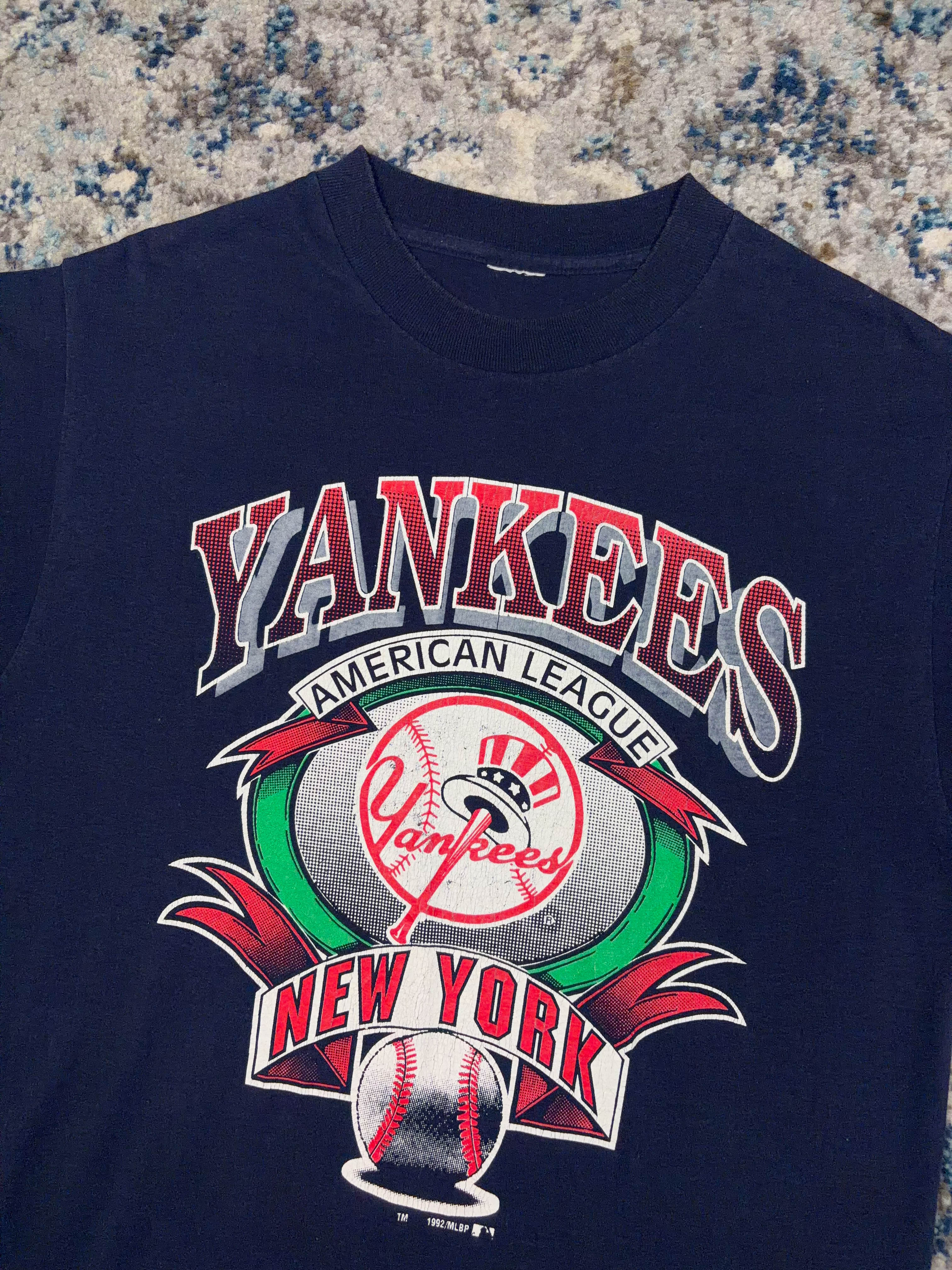 Vintage 1992 New York Yankees MLB Arc Spellout Graphic T-Shirt Size Medium