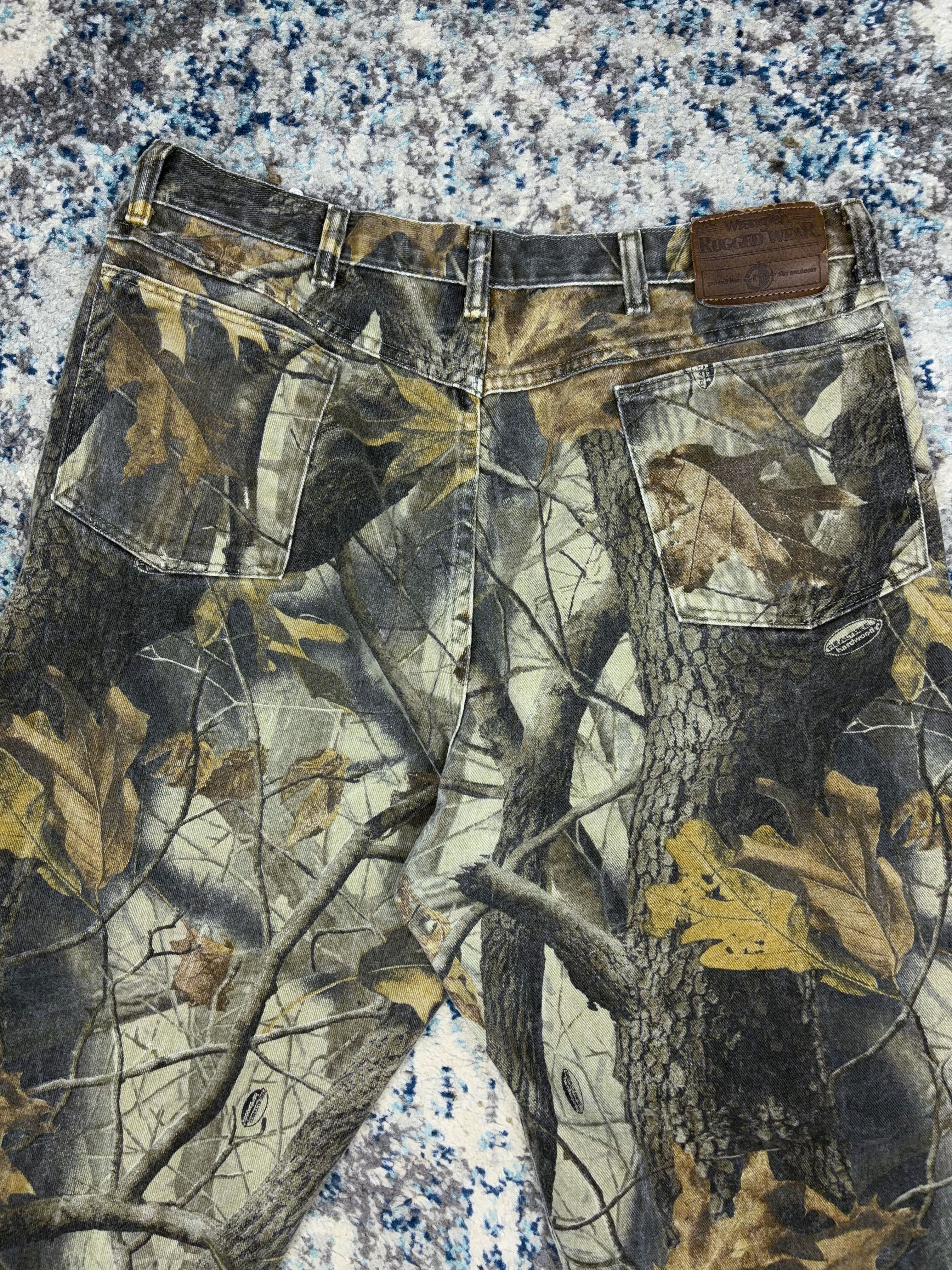 Vintage Wrangler Rugged Wear Realtree Hardwoods Camo Pants Size 35