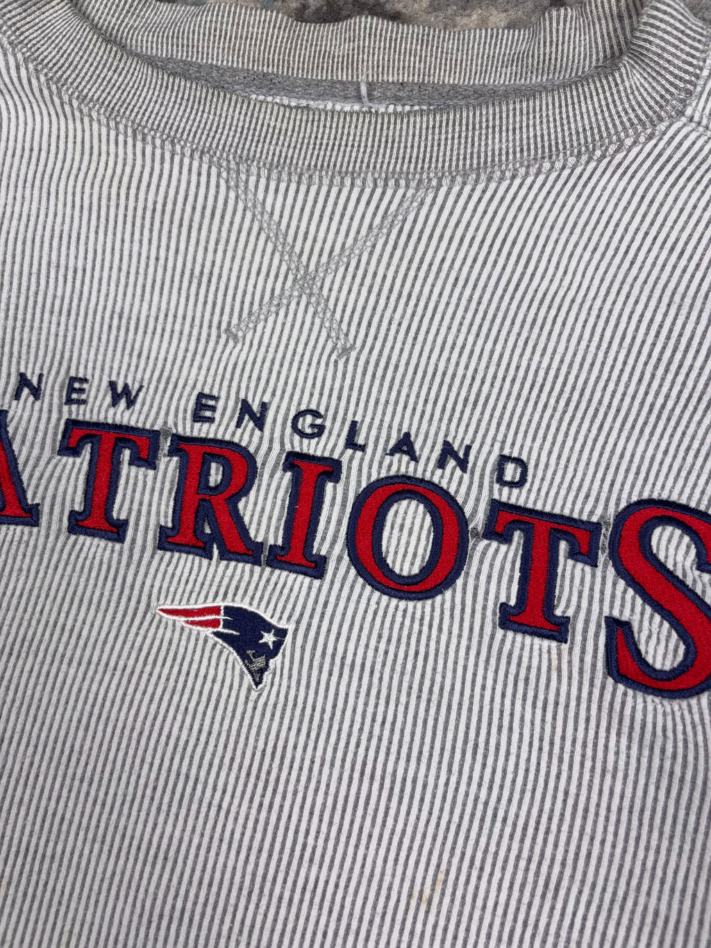 Vintage 90s New England Patriots NFL Embroidered Spellout Sweatshirt Size 2XL