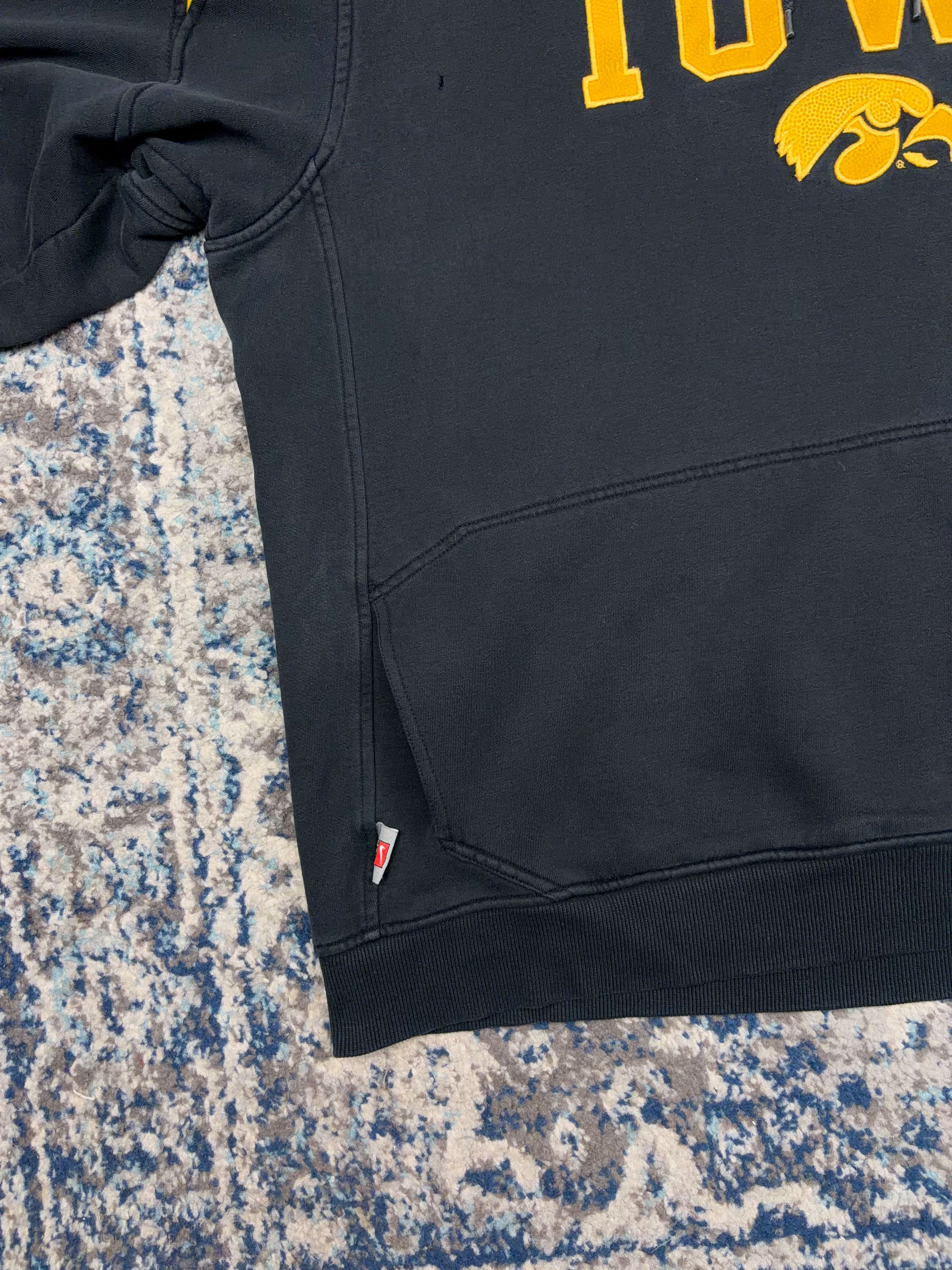 Vintage Iowa State Hawkeyes NCAA Embroidered Nike Hooded Sweatshirt Size 2XL