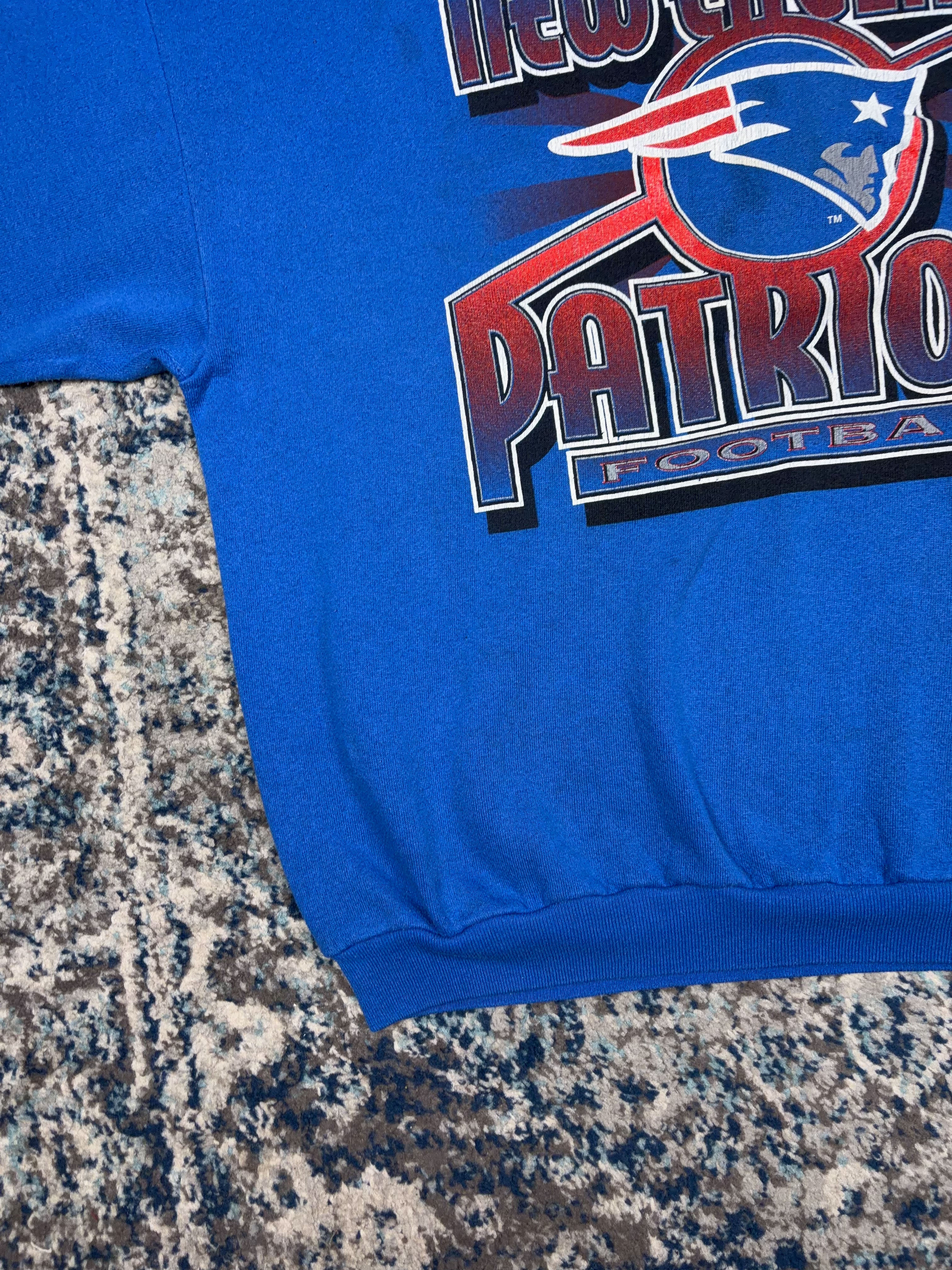 Vintage 1995 New England Patriots NFL Big Spellout Graphic Sweatshirt Size XL