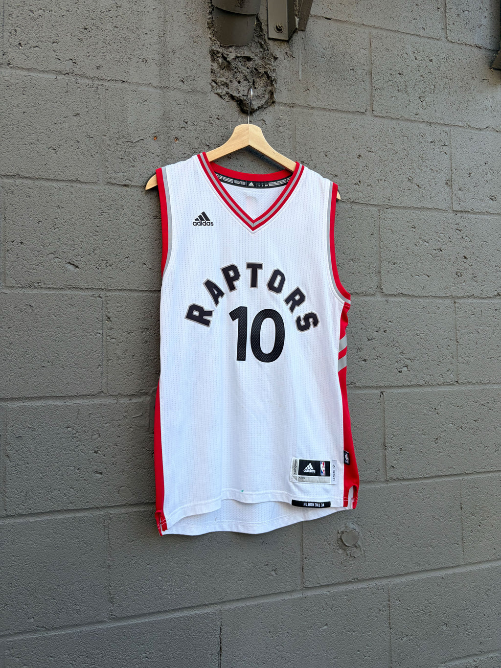 Vintage Demar DeRozan #10 Toronto Raptors NBA Basketball Jersey Size Small