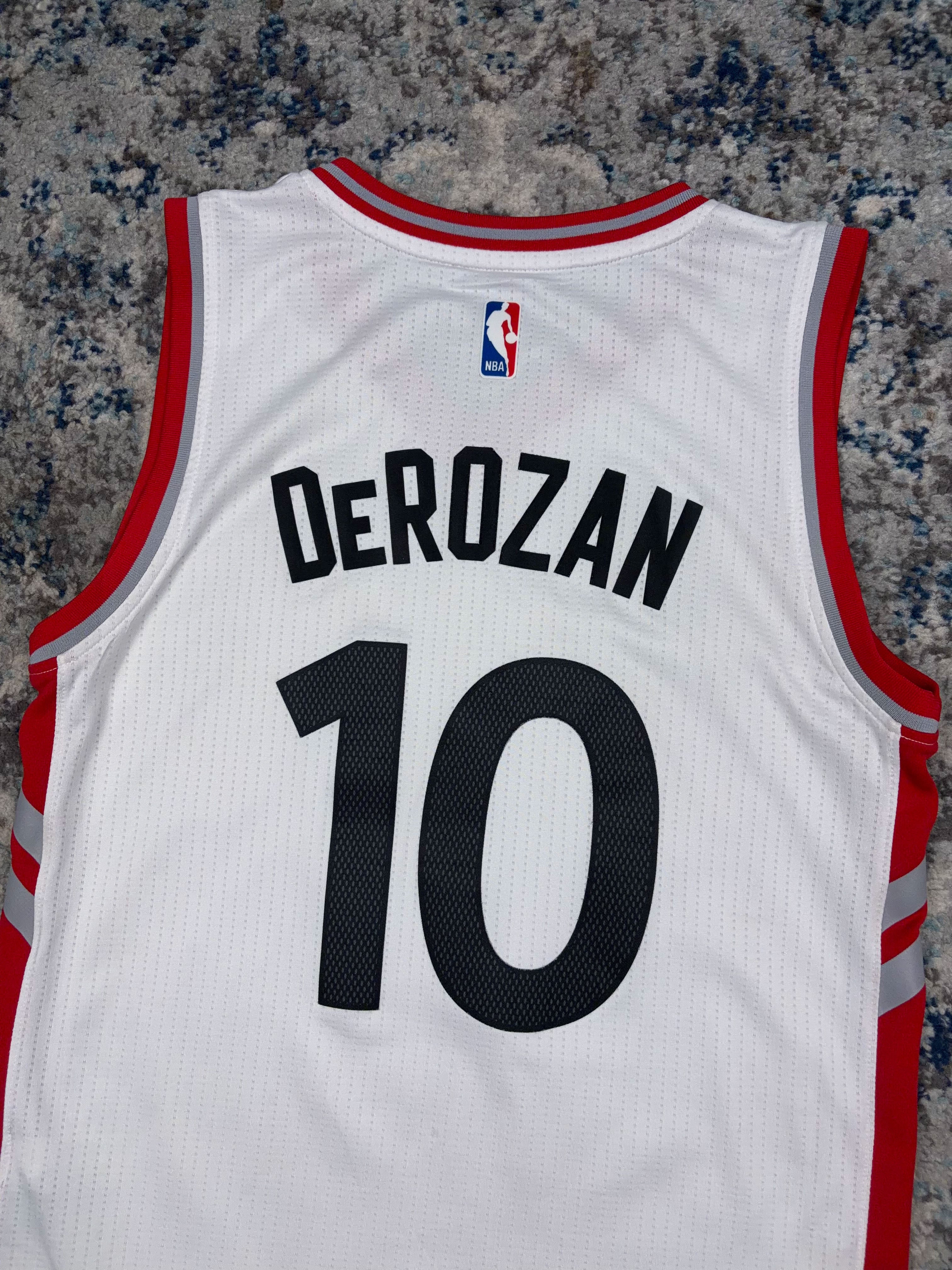 Vintage Demar DeRozan #10 Toronto Raptors NBA Basketball Jersey Size Small