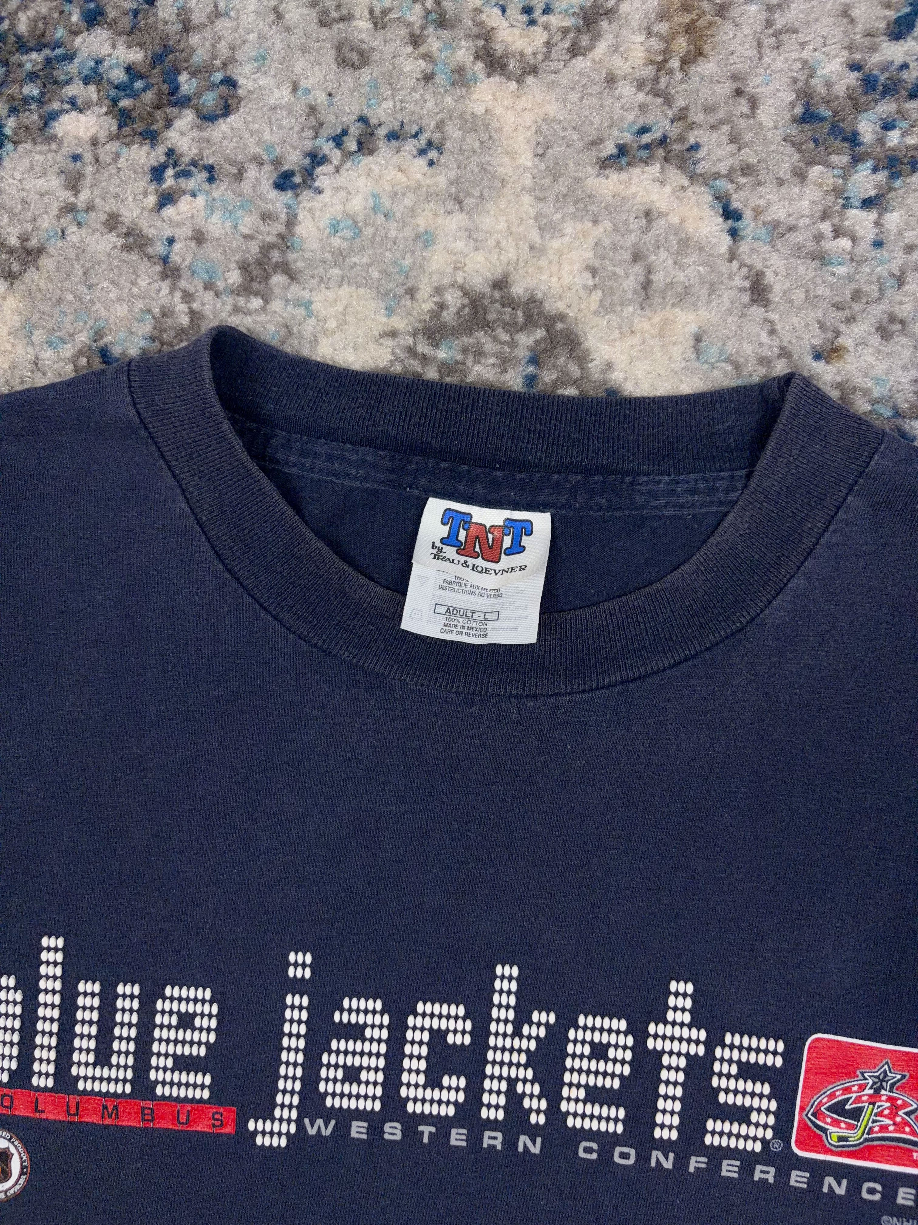 Vintage Columbus Blue Jackets NHL Spellout Logo Graphic T-Shirt Size Large