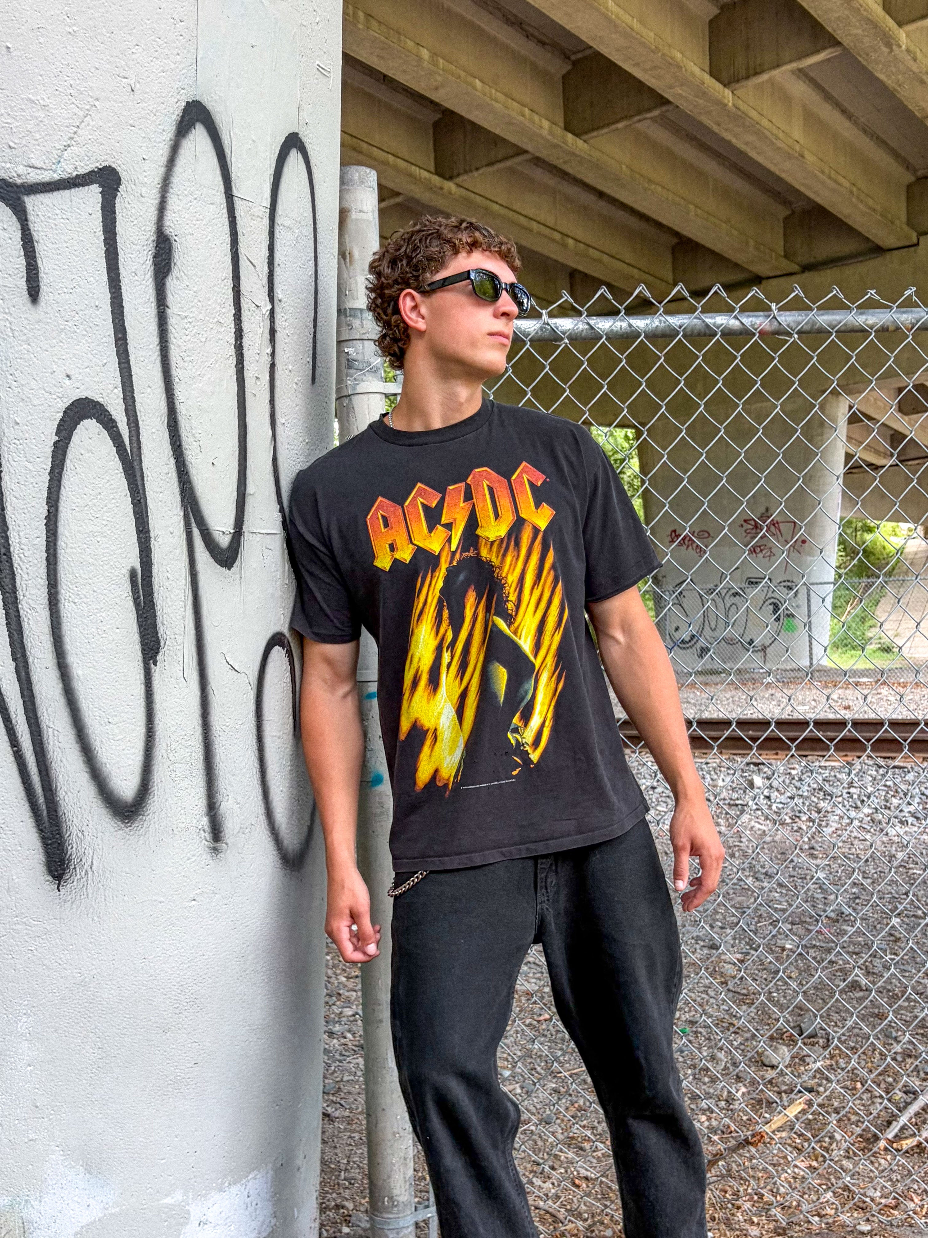 Vintage 1998 ACDC Bonfire Rock Music Logo Graphic T-Shirt Size XL