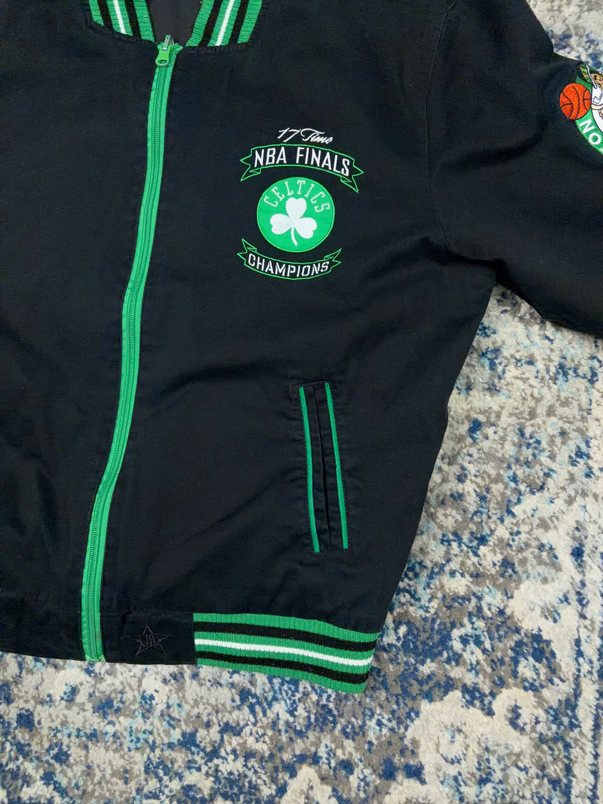 Boston Celtics NBA 17 Time Champions Embroidered Reversible Bomber Jacket Size Large