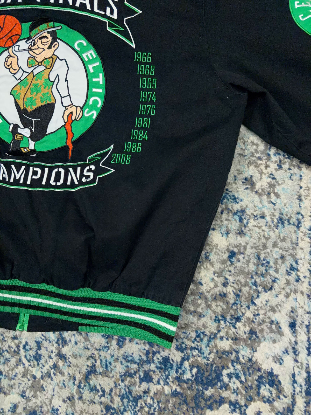 Boston Celtics NBA 17 Time Champions Embroidered Reversible Bomber Jacket Size Large