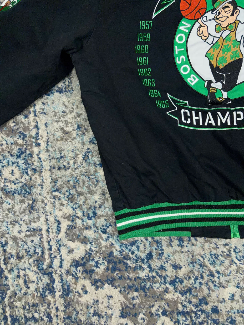 Boston Celtics NBA 17 Time Champions Embroidered Reversible Bomber Jacket Size Large