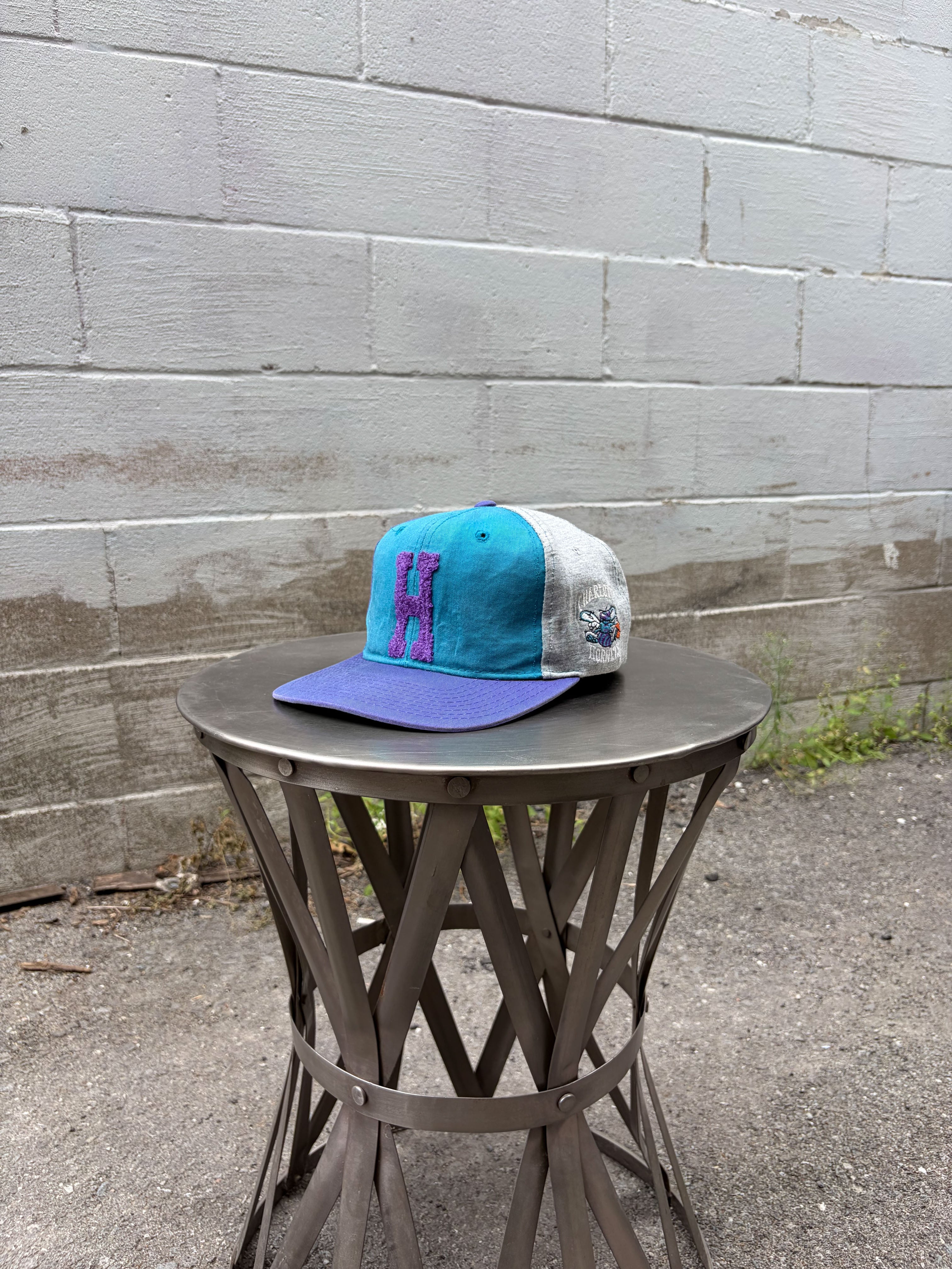 Vintage 90s Charlotte Hornets NBA Embroidered Logo Starter Snapback Hat OSFA