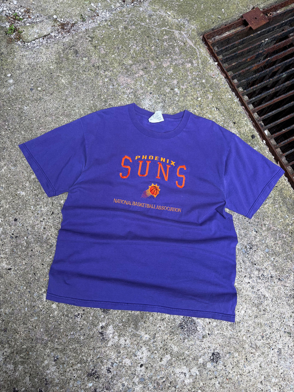 Vintage Phoenix Suns NBA Embroidered Spellout Logo Basketball T-Shirt Size Large