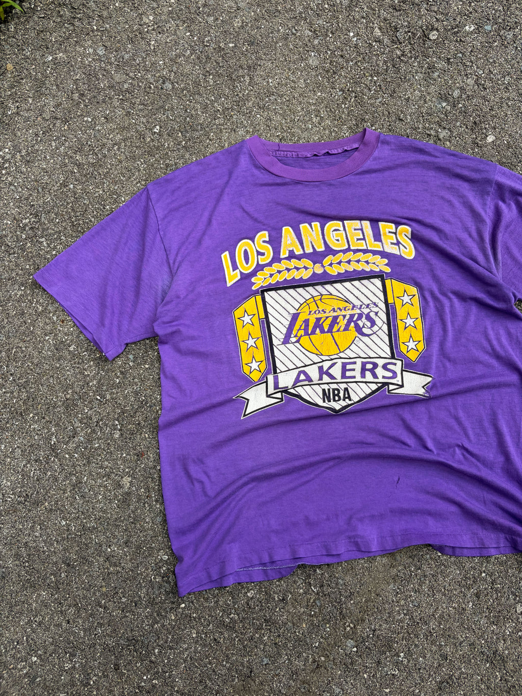 Vintage 80s/90s Los Angeles Lakers NBA Crest Graphic Spellout T-Shirt Size Large
