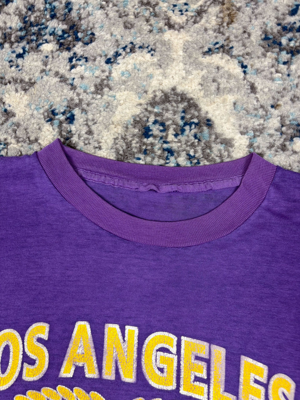 Vintage 80s/90s Los Angeles Lakers NBA Crest Graphic Spellout T-Shirt Size Large