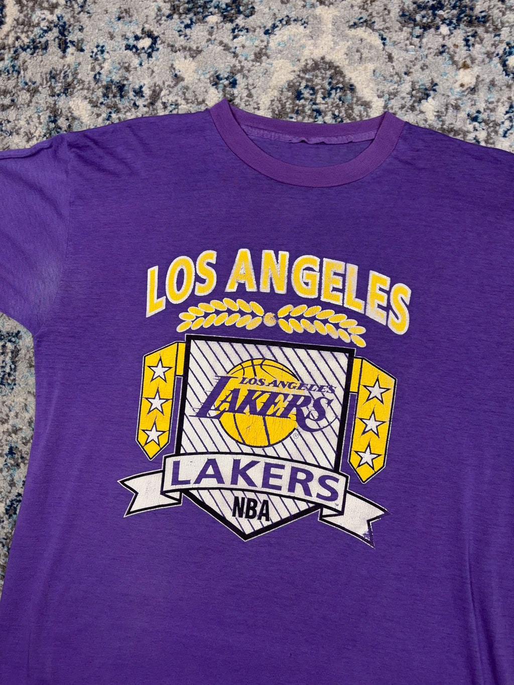 Vintage 80s/90s Los Angeles Lakers NBA Crest Graphic Spellout T-Shirt Size Large