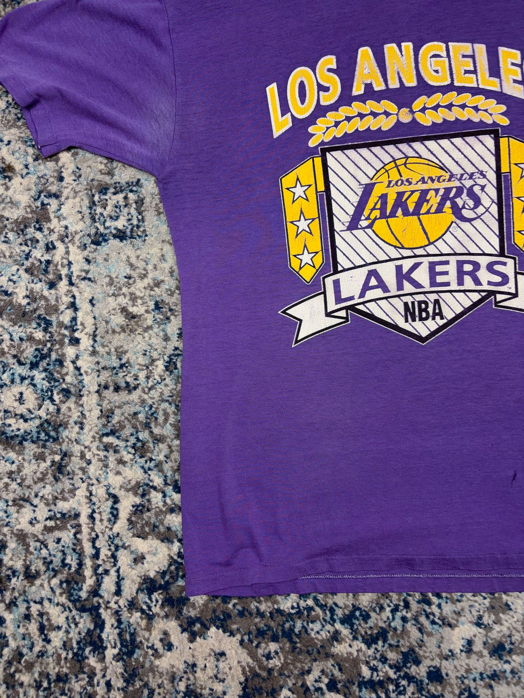 Vintage 80s/90s Los Angeles Lakers NBA Crest Graphic Spellout T-Shirt Size Large
