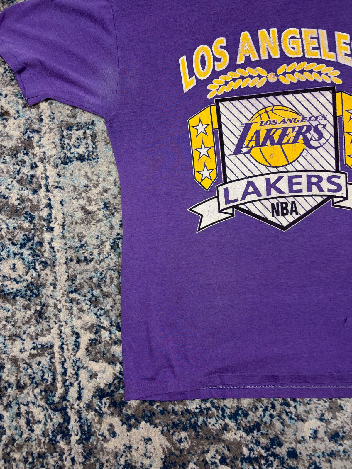 Vintage 80s/90s Los Angeles Lakers NBA Crest Graphic Spellout T-Shirt Size Large