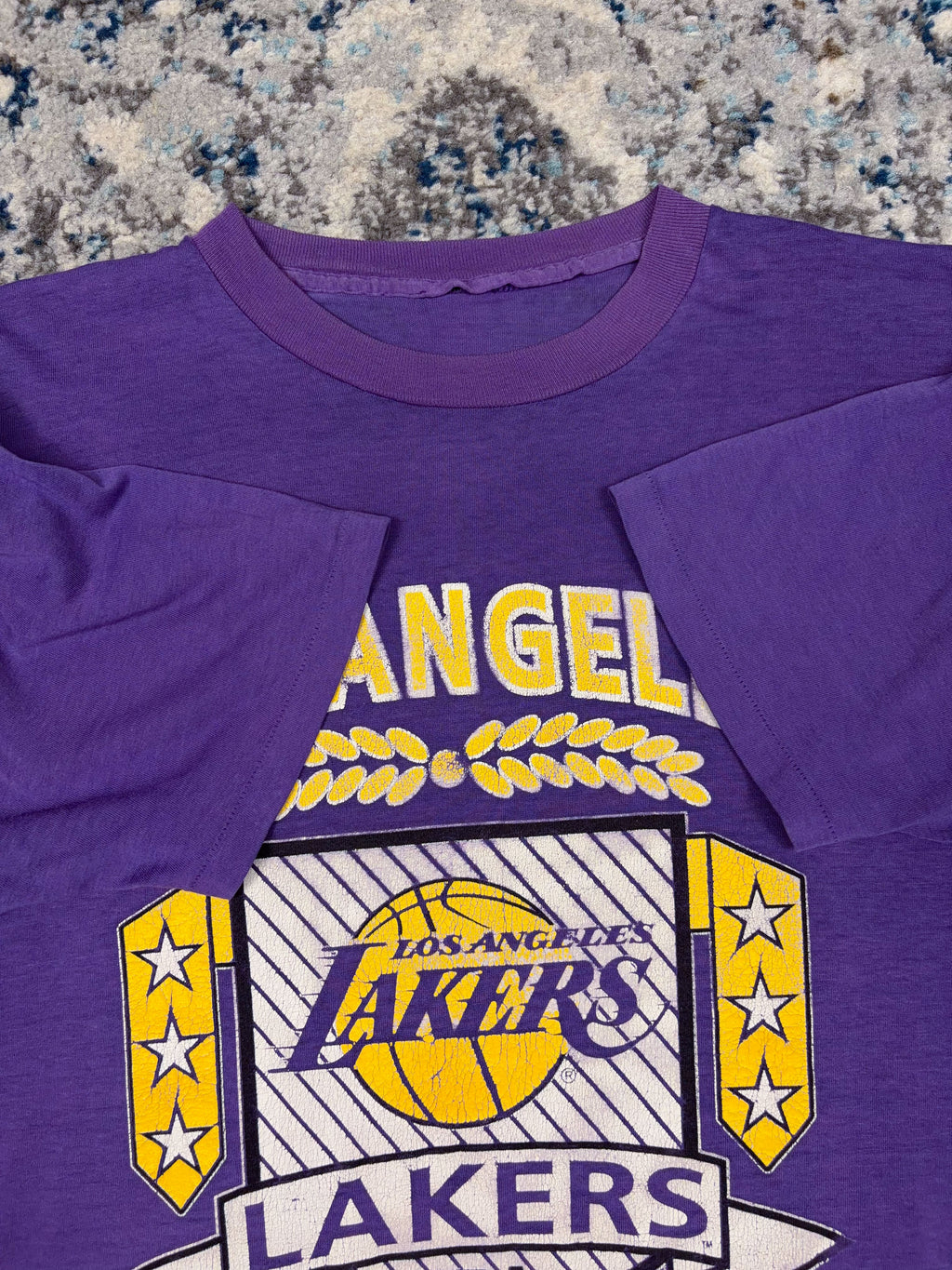 Vintage 80s/90s Los Angeles Lakers NBA Crest Graphic Spellout T-Shirt Size Large