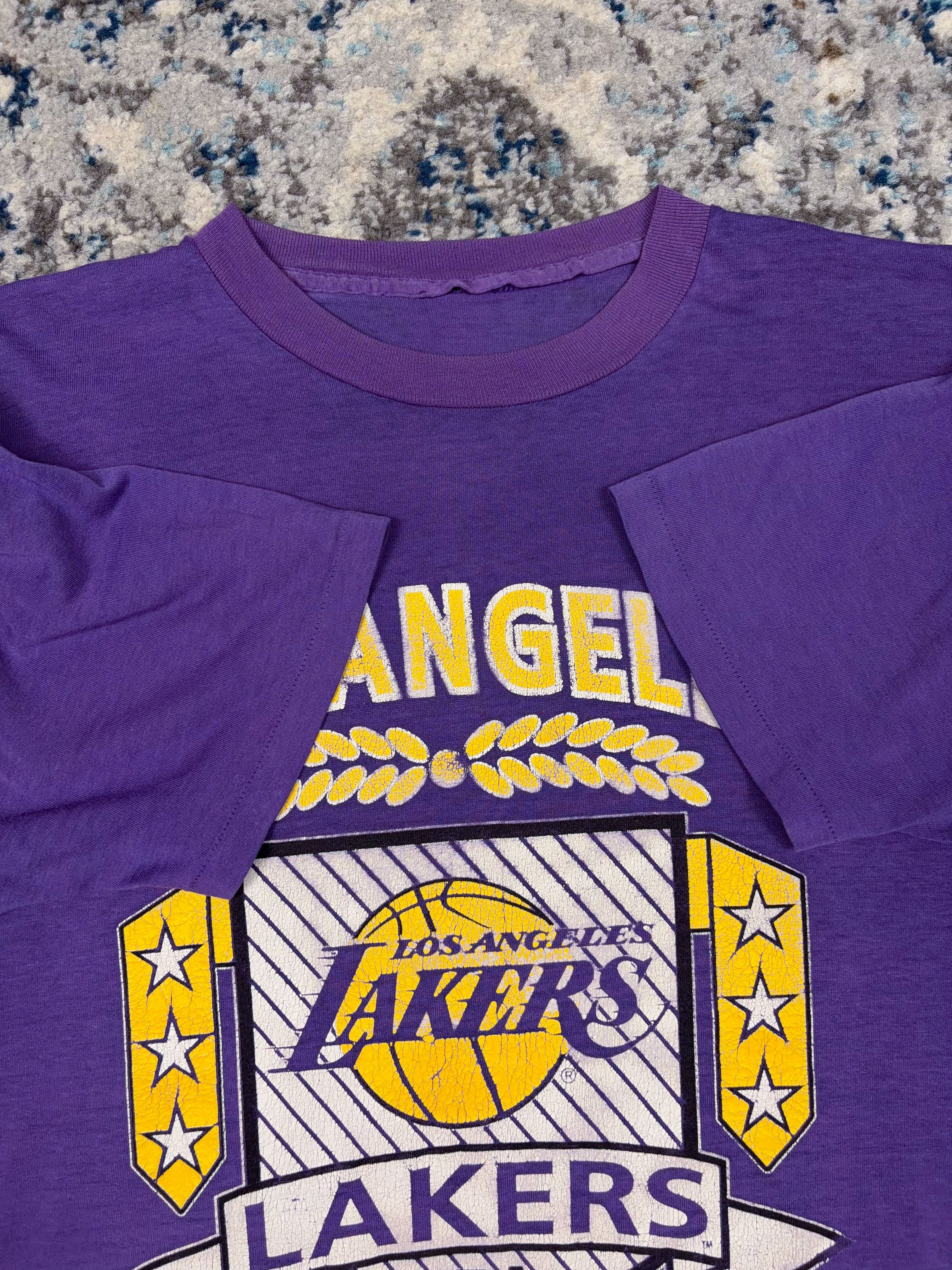 Vintage 80s/90s Los Angeles Lakers NBA Crest Graphic Spellout T-Shirt Size Large