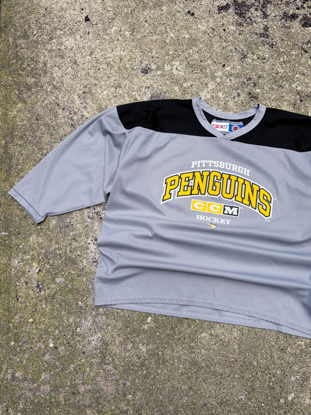 Vintage Pittsburgh Penguins NHL Graphic CCM Practice Hockey Jersey Size XL