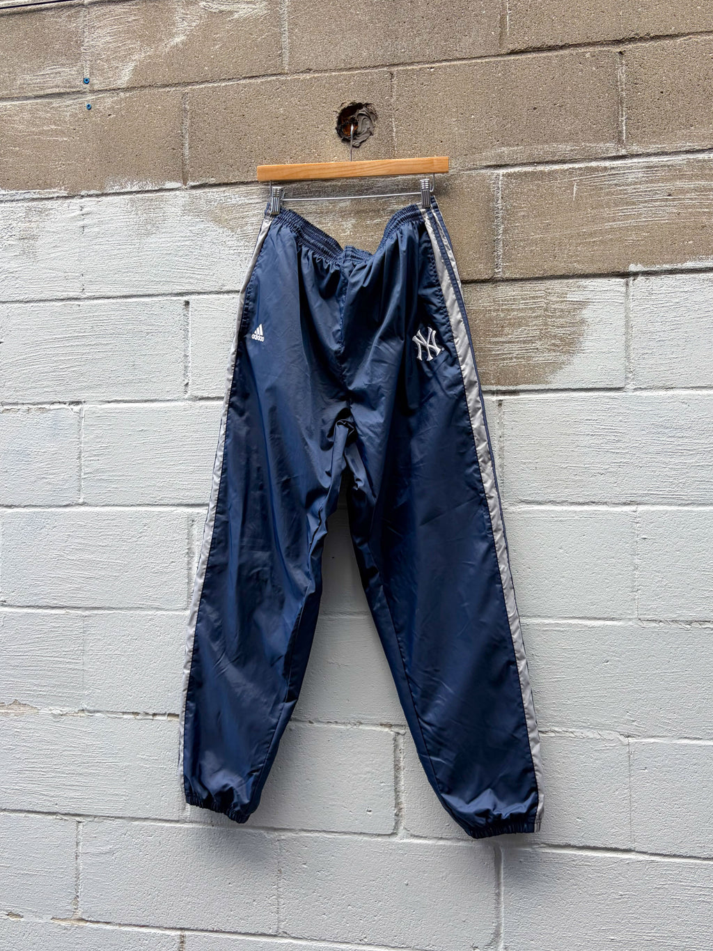 Vintage New York Yankees MLB Adidas Embroidered Windbreaker Pants Size XL