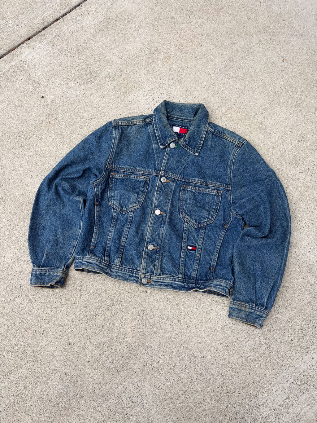 Vintage Tommy Hilfiger Medium Wash Denim Trucker Jacket Size Medium YOUTH