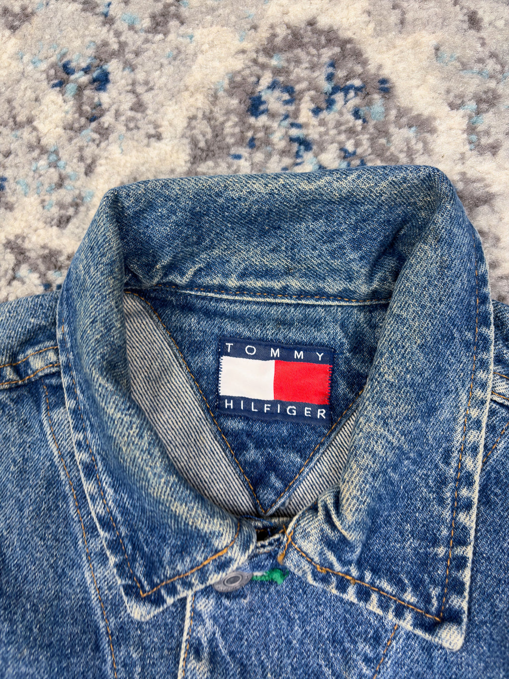 Vintage Tommy Hilfiger Medium Wash Denim Trucker Jacket Size Medium YOUTH