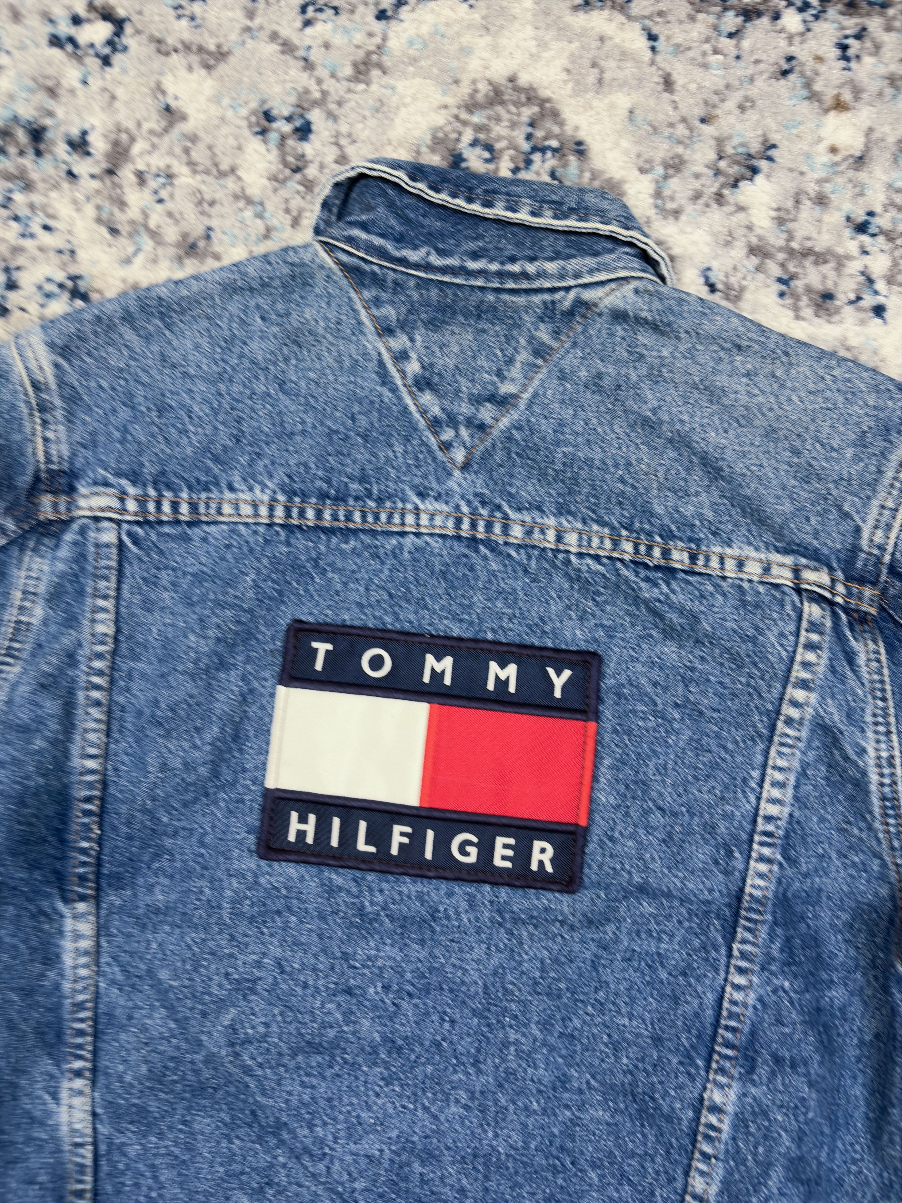 Vintage Tommy Hilfiger Medium Wash Denim Trucker Jacket Size Medium YOUTH