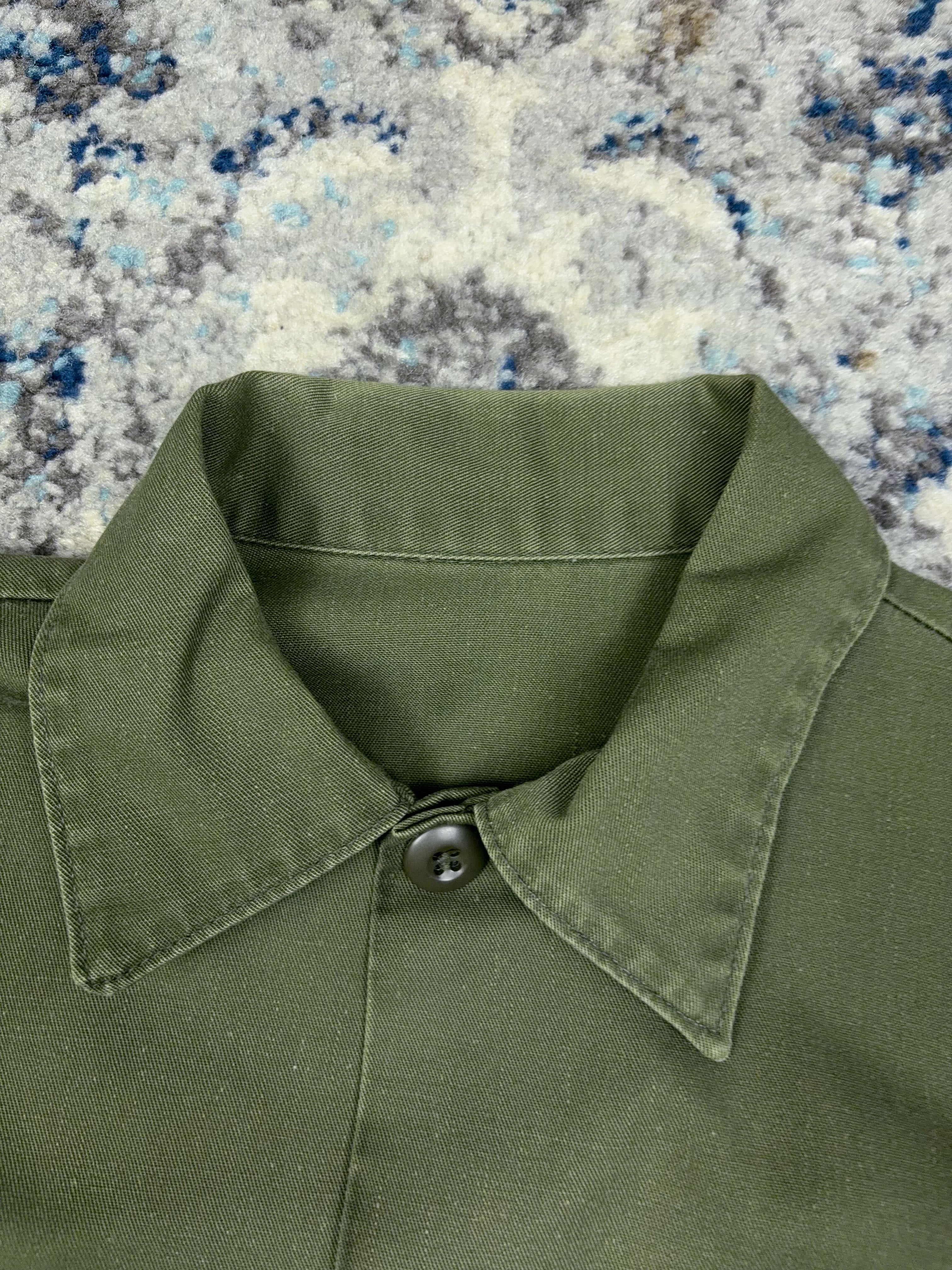 Vintage 60s OG-107 U.S. Airforce Military Fatigue Button Up Shirt Size Large
