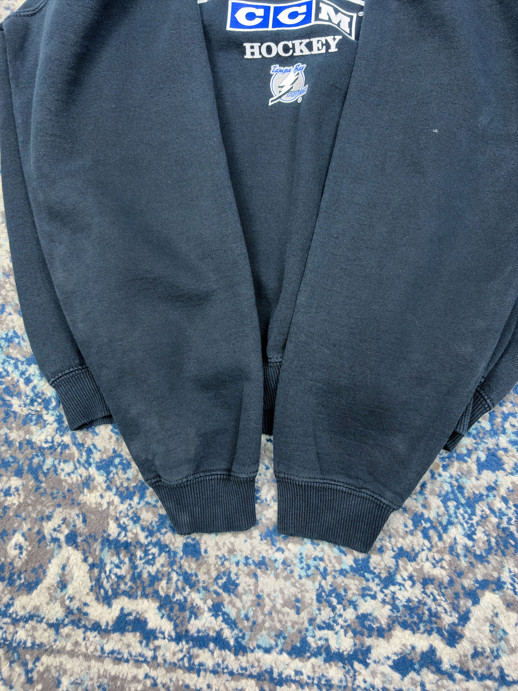 Vintage Tampa Bay Lightning NHL CCM Arc Spellout Crewneck Sweatshirt Size Medium