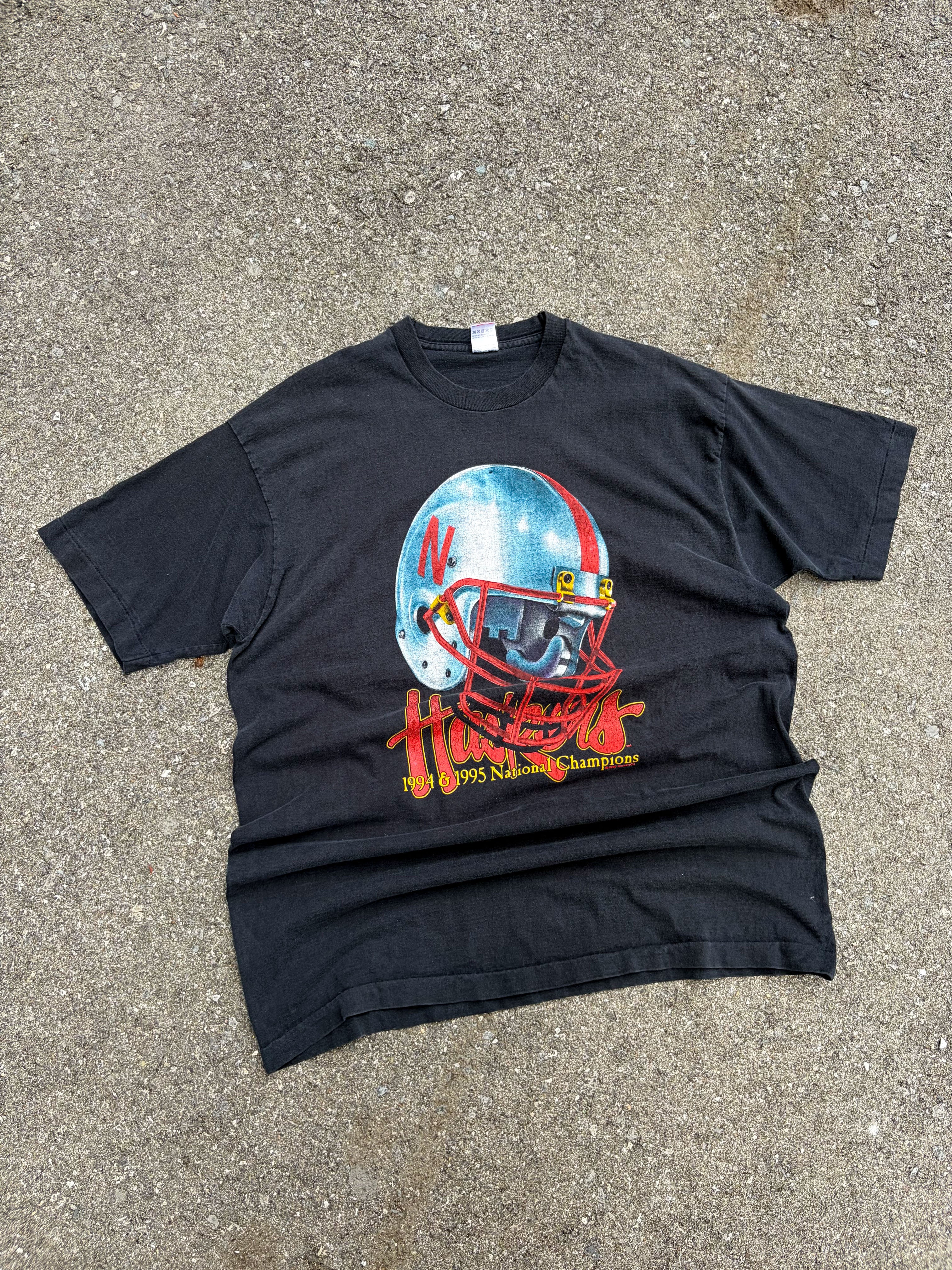 Vintage 1995 Nebraska Cornhuskers NCAA Helmet Graphic National Champs T-Shirt Size 2XL