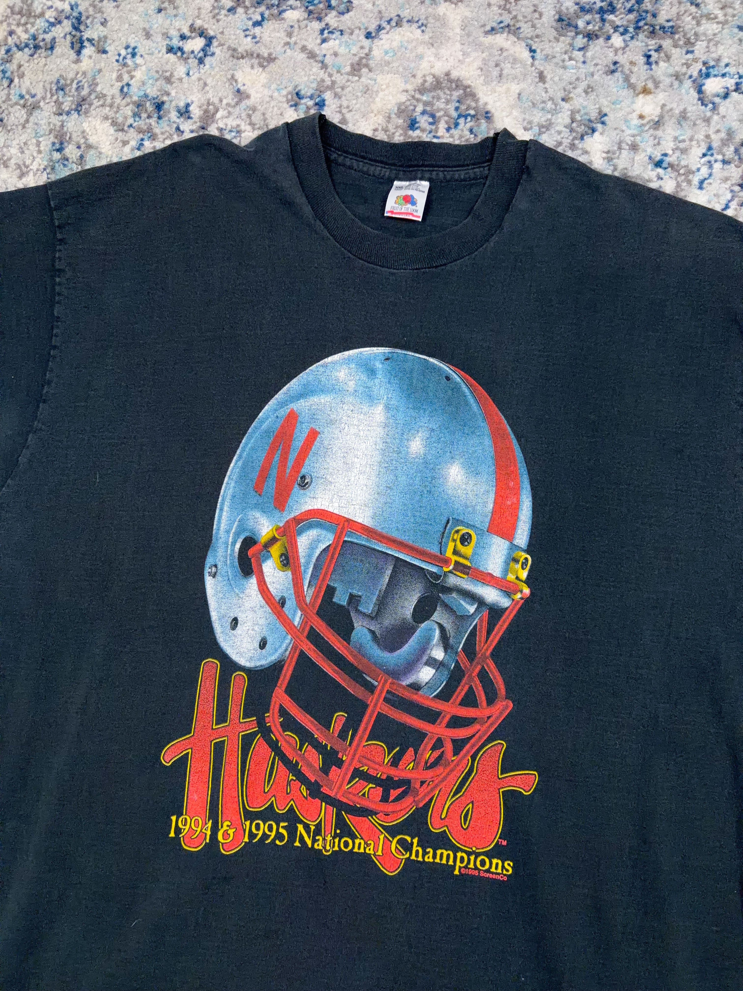 Vintage 1995 Nebraska Cornhuskers NCAA Helmet Graphic National Champs T-Shirt Size 2XL
