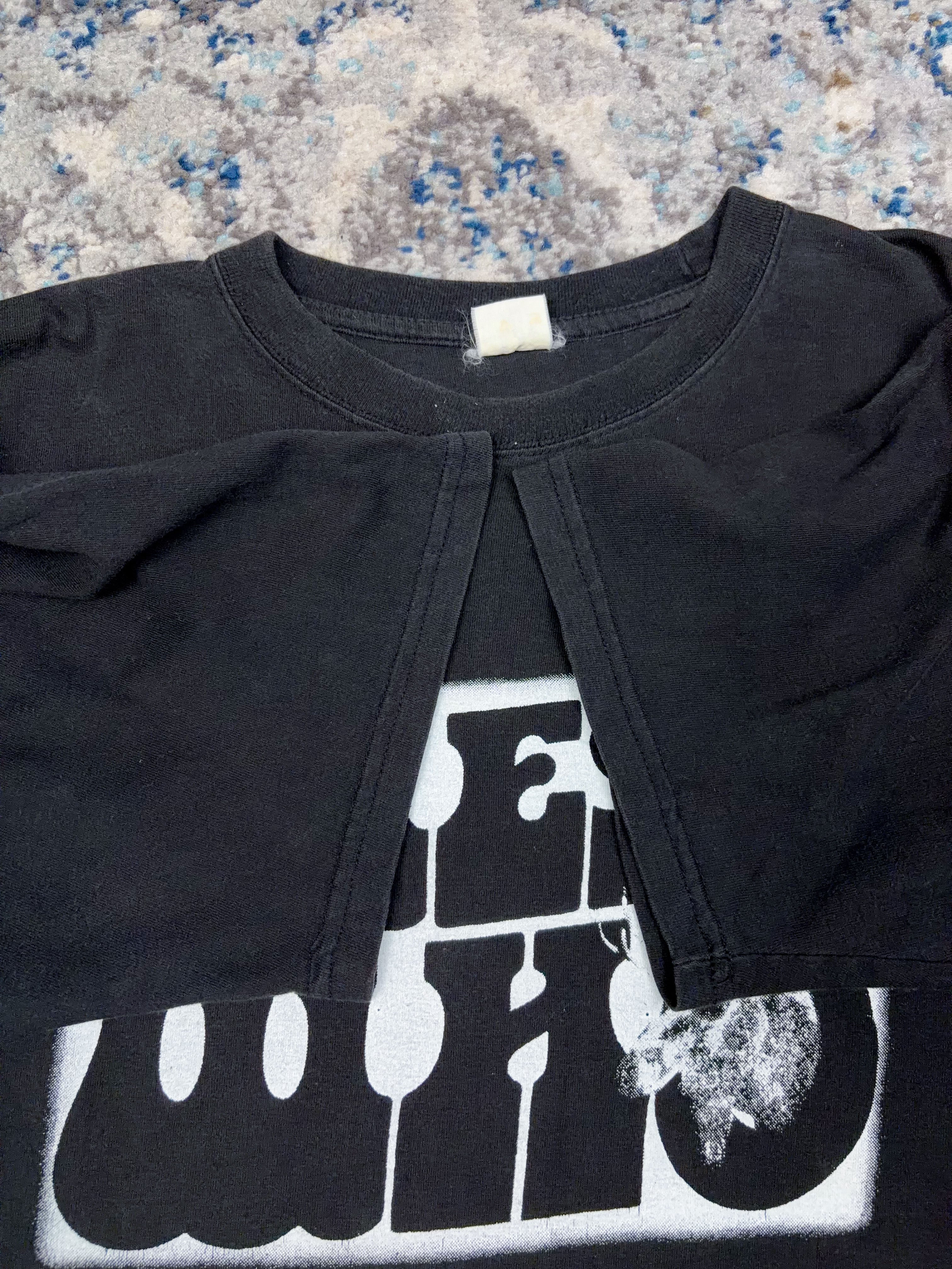 Vintage 2000 The Guess Who Runnin Bach Thru Canada Music Tour T-Shirt Size XL