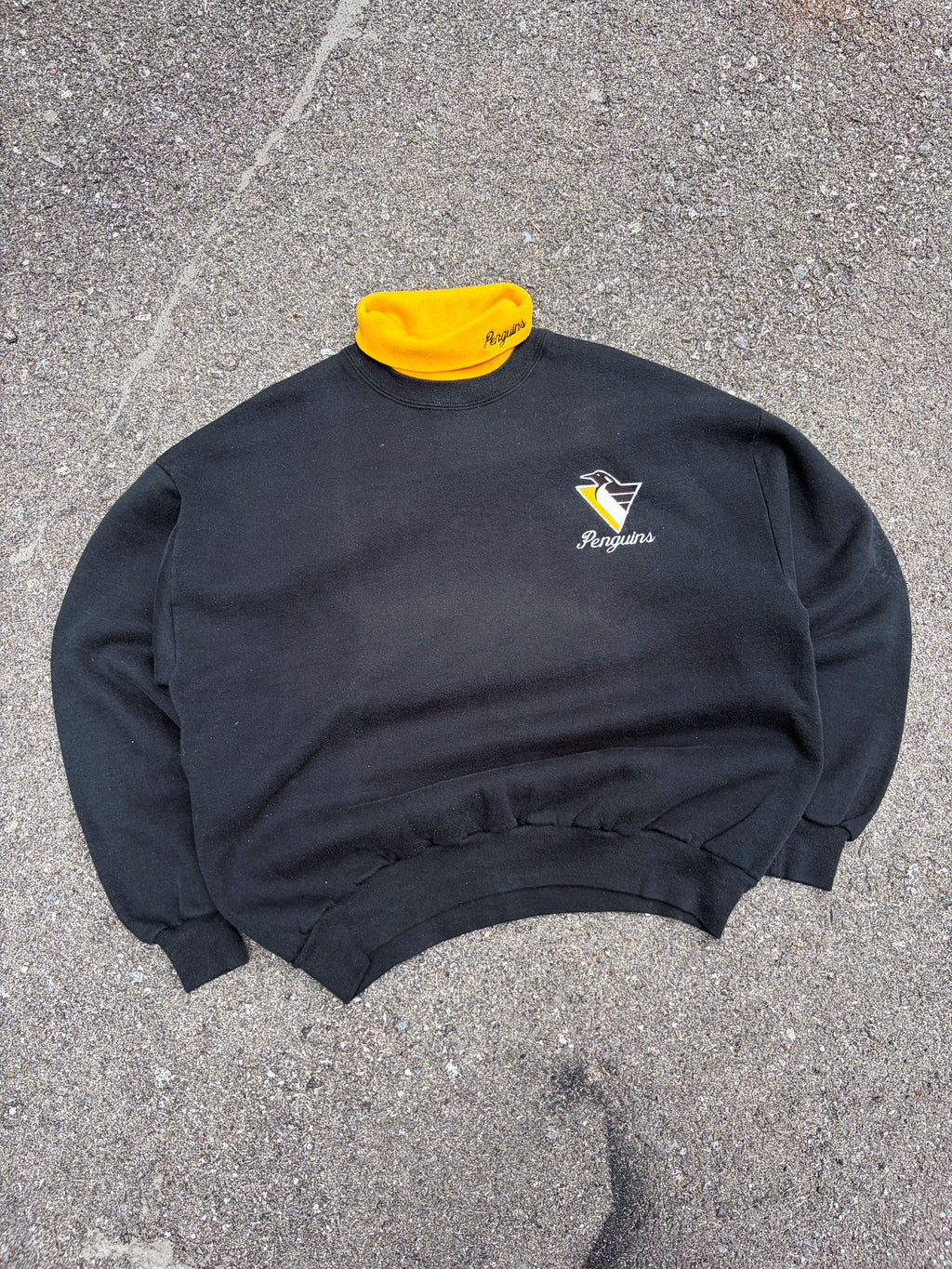 Vintage 90s Pittsburgh Penguins NHL Embroidered Logo Spellout Turtleneck Sweatshirt Size XL