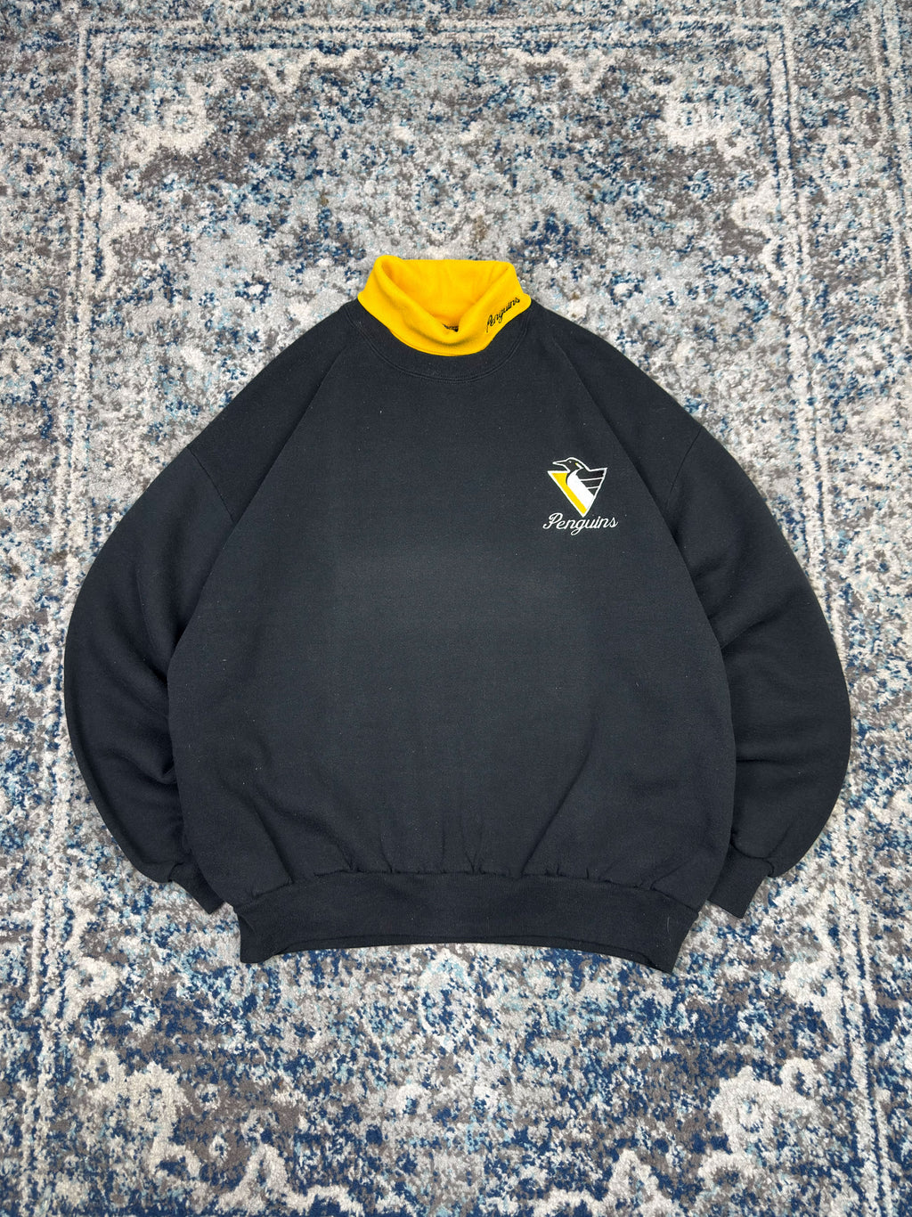 Vintage 90s Pittsburgh Penguins NHL Embroidered Logo Spellout Turtleneck Sweatshirt Size XL