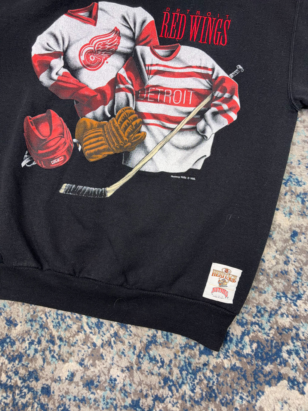 Vintage 90s Detroit Red Wings NHL Embroidered Spellout Jersey Graphic Sweatshirt Size Large