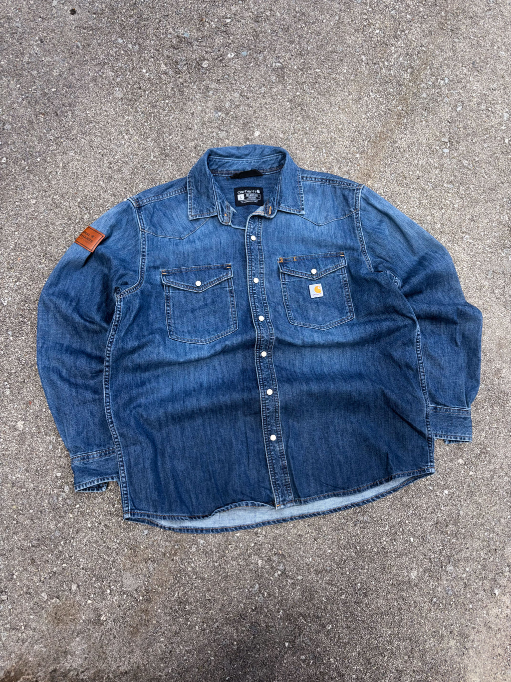 Vintage Carhartt Relaxed Fit Medium Wash Denim Long Sleeve Button Up Shirt Size Large