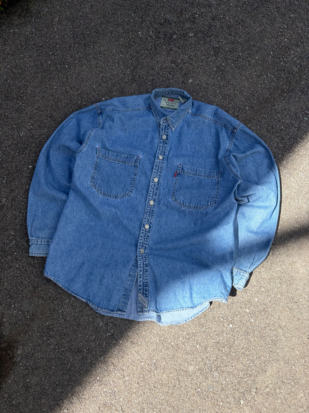 Vintage Levis Red Tab Light Wash Denim Long Sleeve Button Up Shirt Size Medium