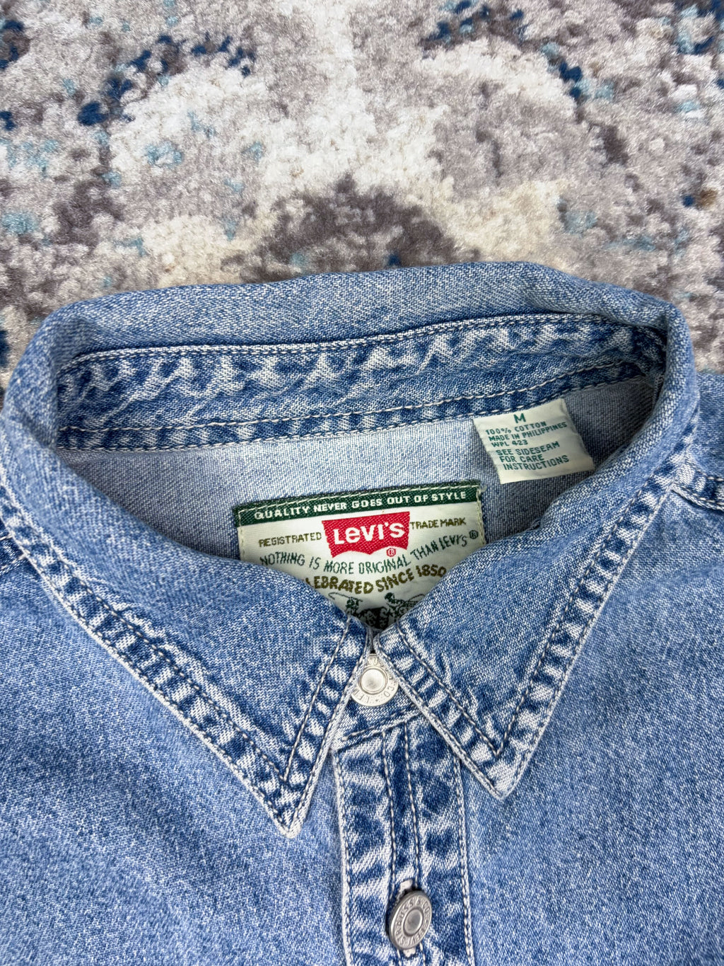 Vintage Levis Red Tab Light Wash Denim Long Sleeve Button Up Shirt Size Medium