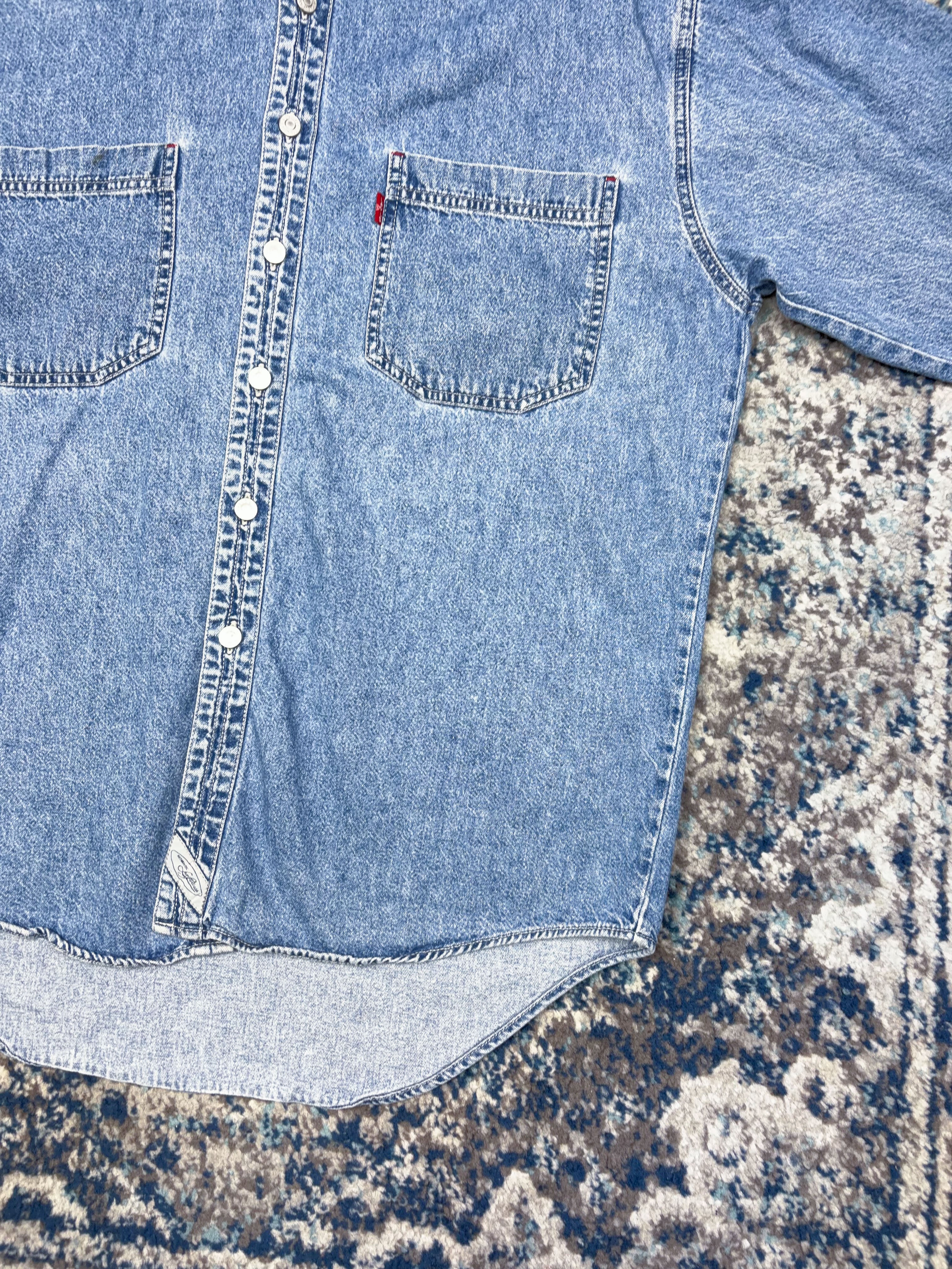 Vintage Levis Red Tab Light Wash Denim Long Sleeve Button Up Shirt Size Medium