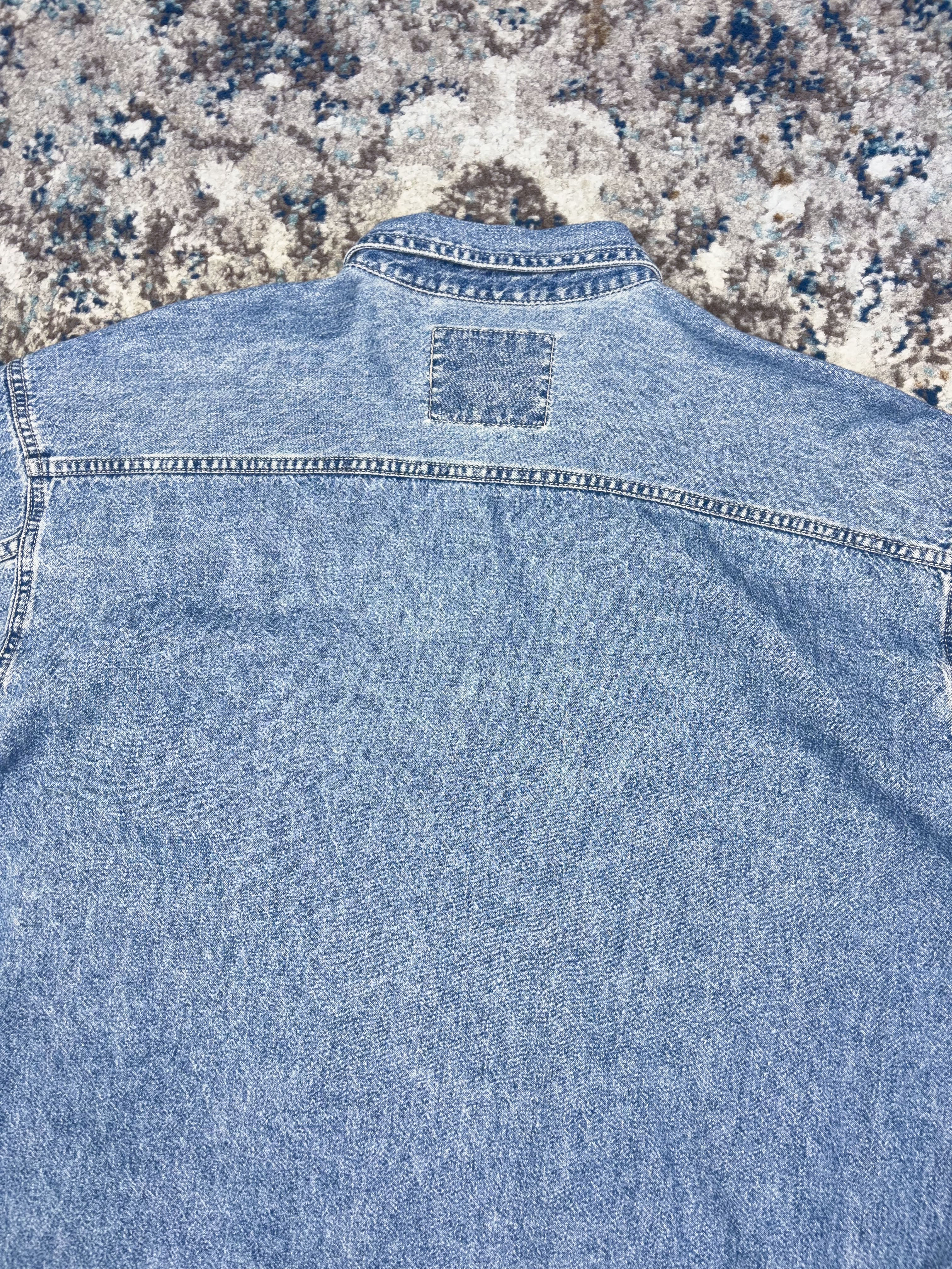 Vintage Levis Red Tab Light Wash Denim Long Sleeve Button Up Shirt Size Medium
