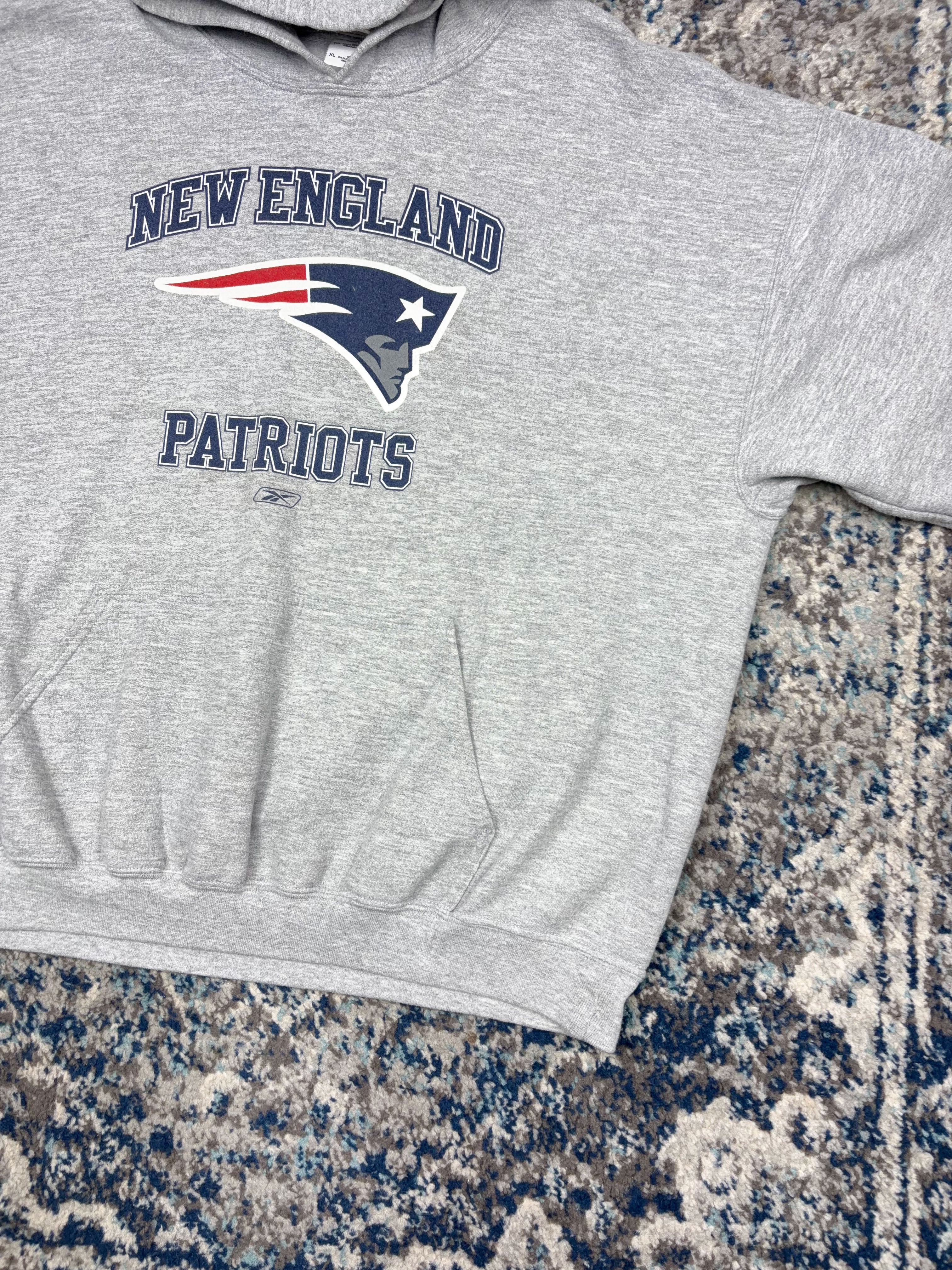 Vintage New England Patriots NFL Graphic Logo Spellout Hooded Sweatshirt Size XL