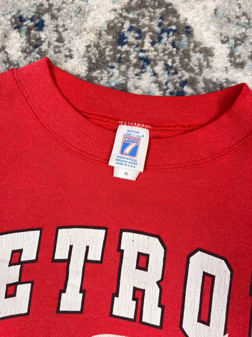 Vintage 90s Detroit Red Wings NHL Logo Graphic Spellout Sweatshirt Size XL