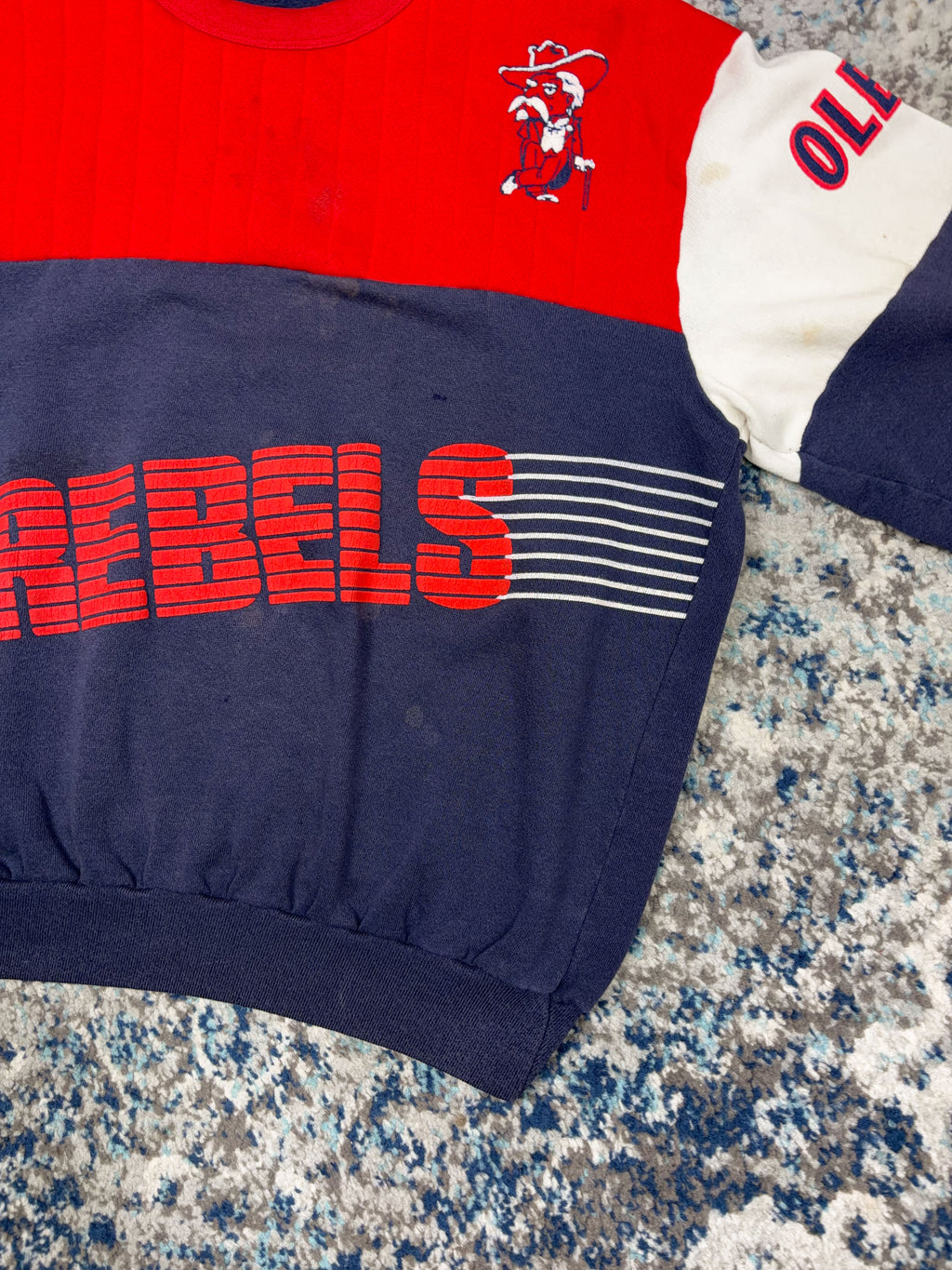 Vintage 80s/90s Ole Miss Rebels NCAA Graphic Spellout Padded Sweatshirt Size Large