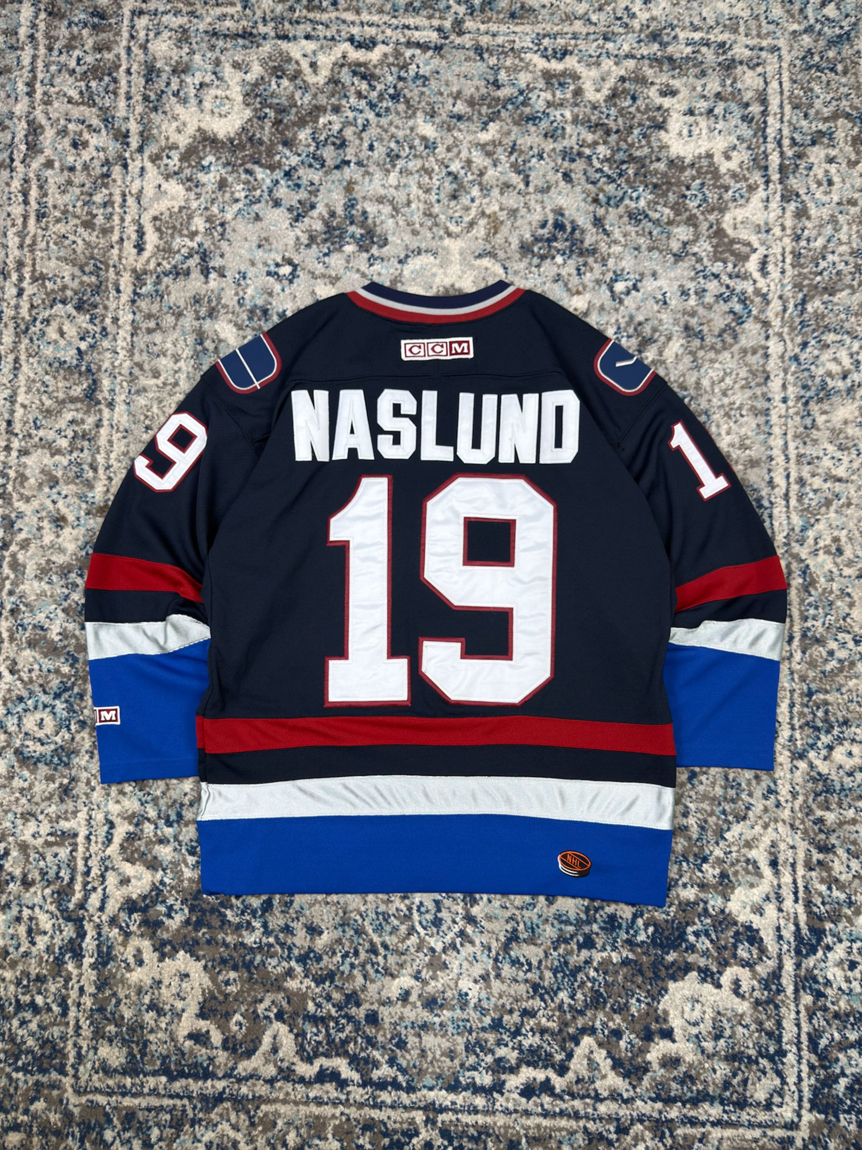Vintage Markus Naslund #11 Vancouver Canucks NHL CCM Hockey Jersey Size Small