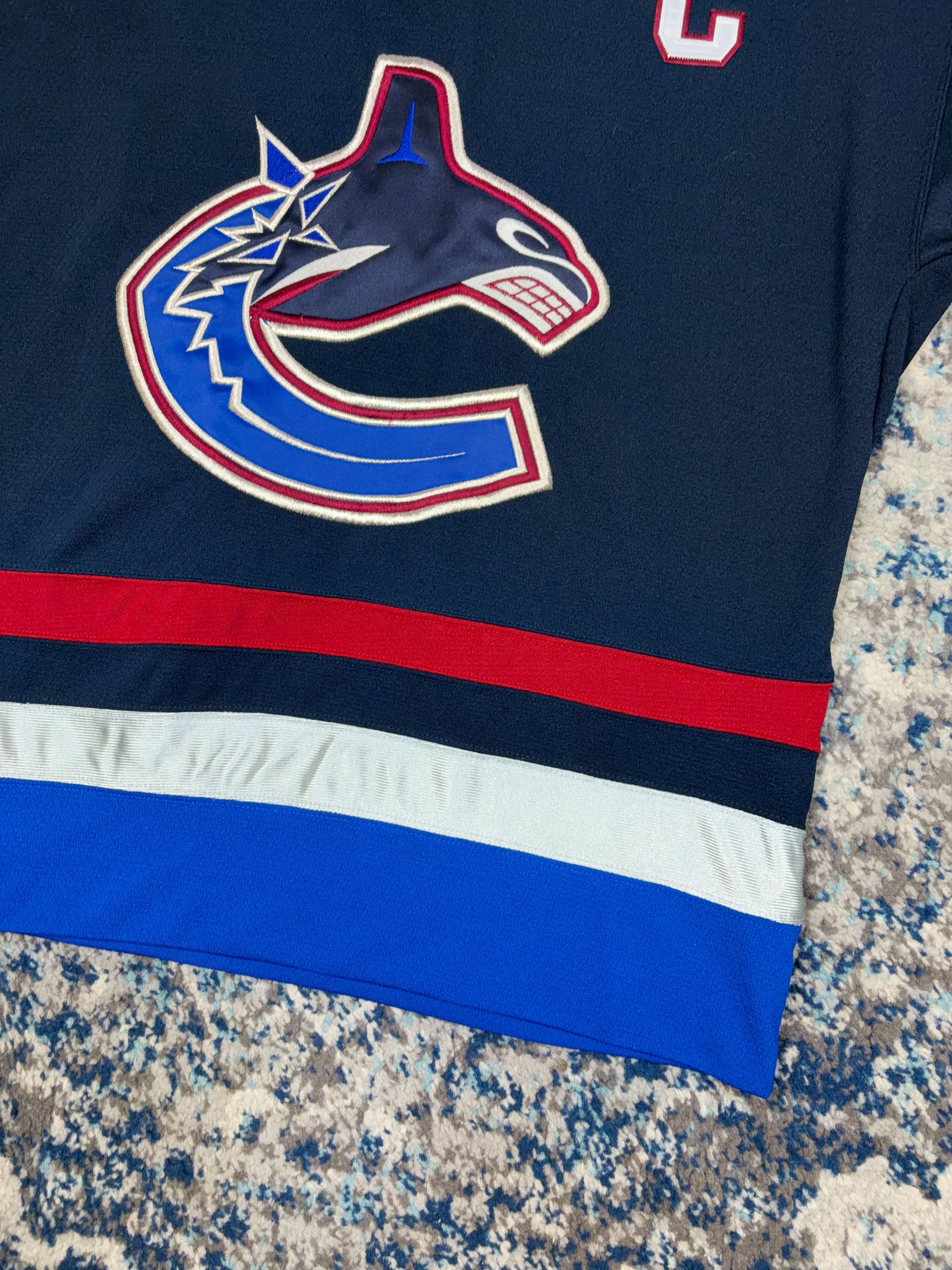 Vintage Markus Naslund #11 Vancouver Canucks NHL CCM Hockey Jersey Size Small